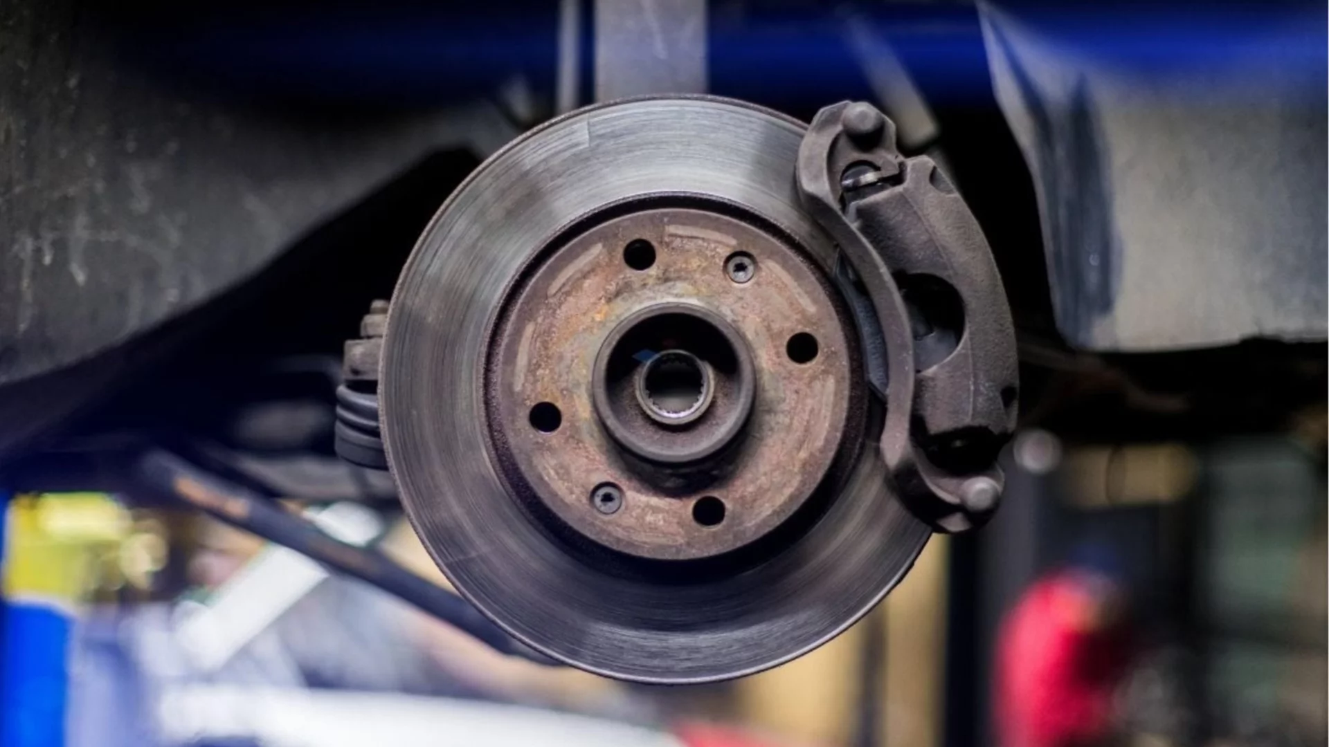 Защо предните спирачни дискове се нагряват?