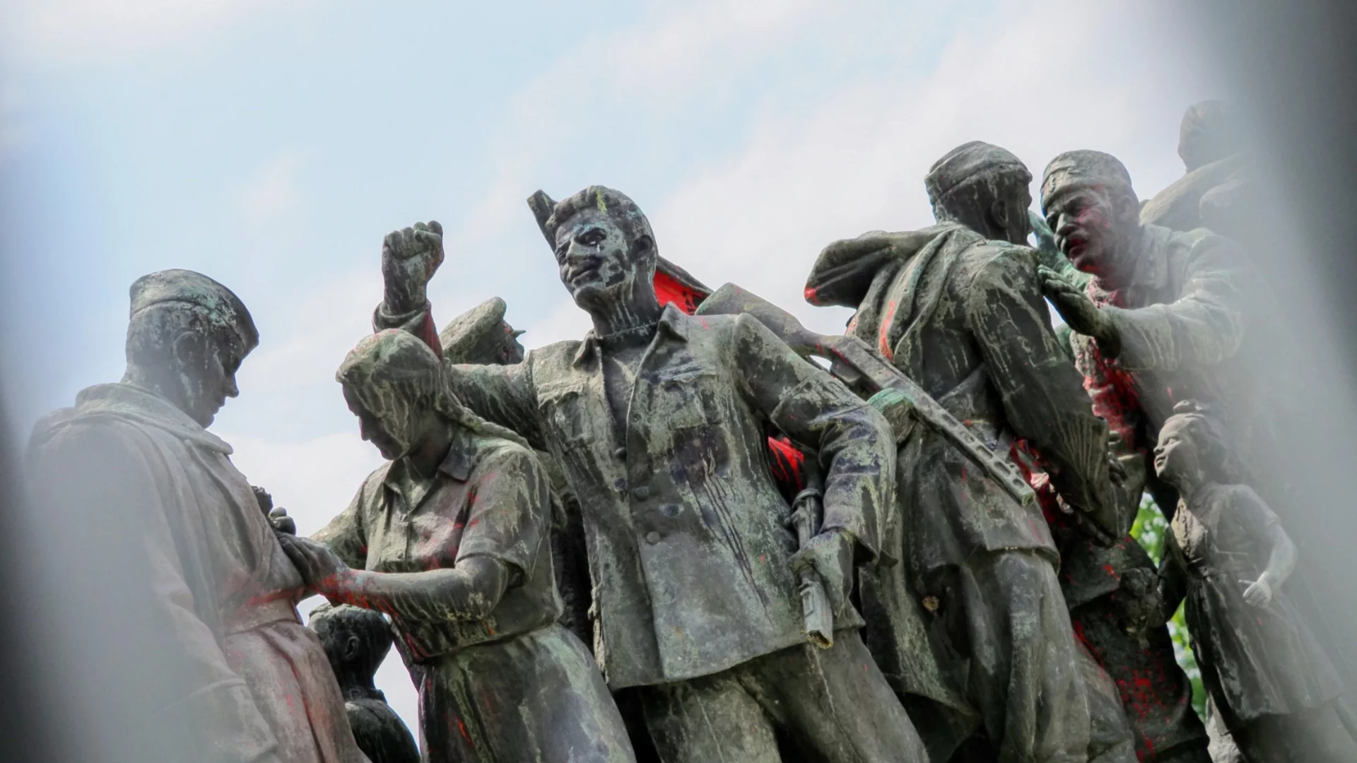 На изпроводяк: Властта в оставка дава 270 000 евро за охрана на демонтираните фигури от МОЧА