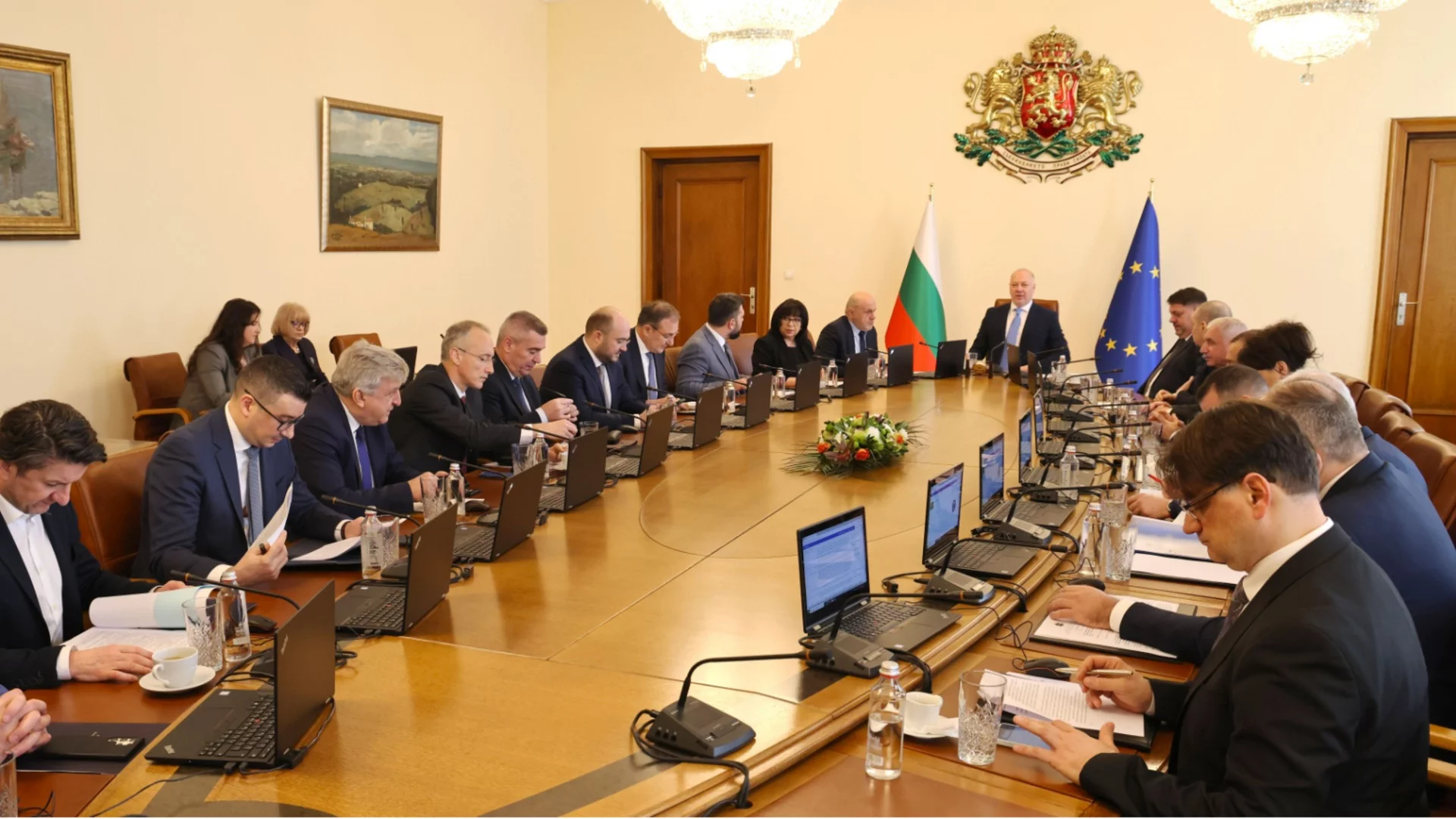 Кабинетът в оставка одобри над 6 млн. евро членска вноска към Европейския механизъм за мир