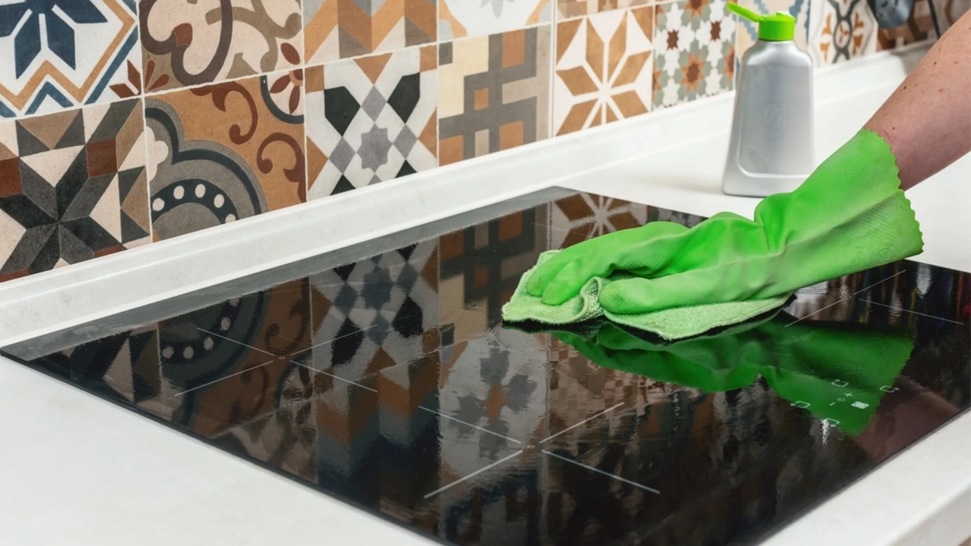 Грешки при почистване на котлони, които ги развалят