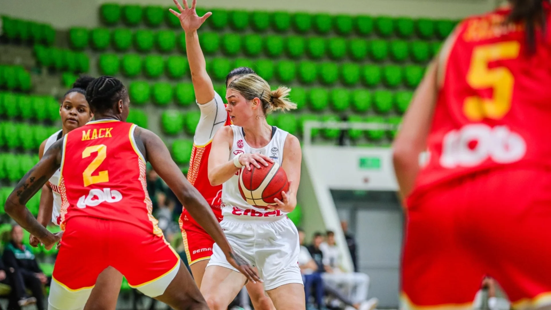 От Варна до Вашингтон: Талантливата българка, която се докосна до НБА, а сега твори в Европа