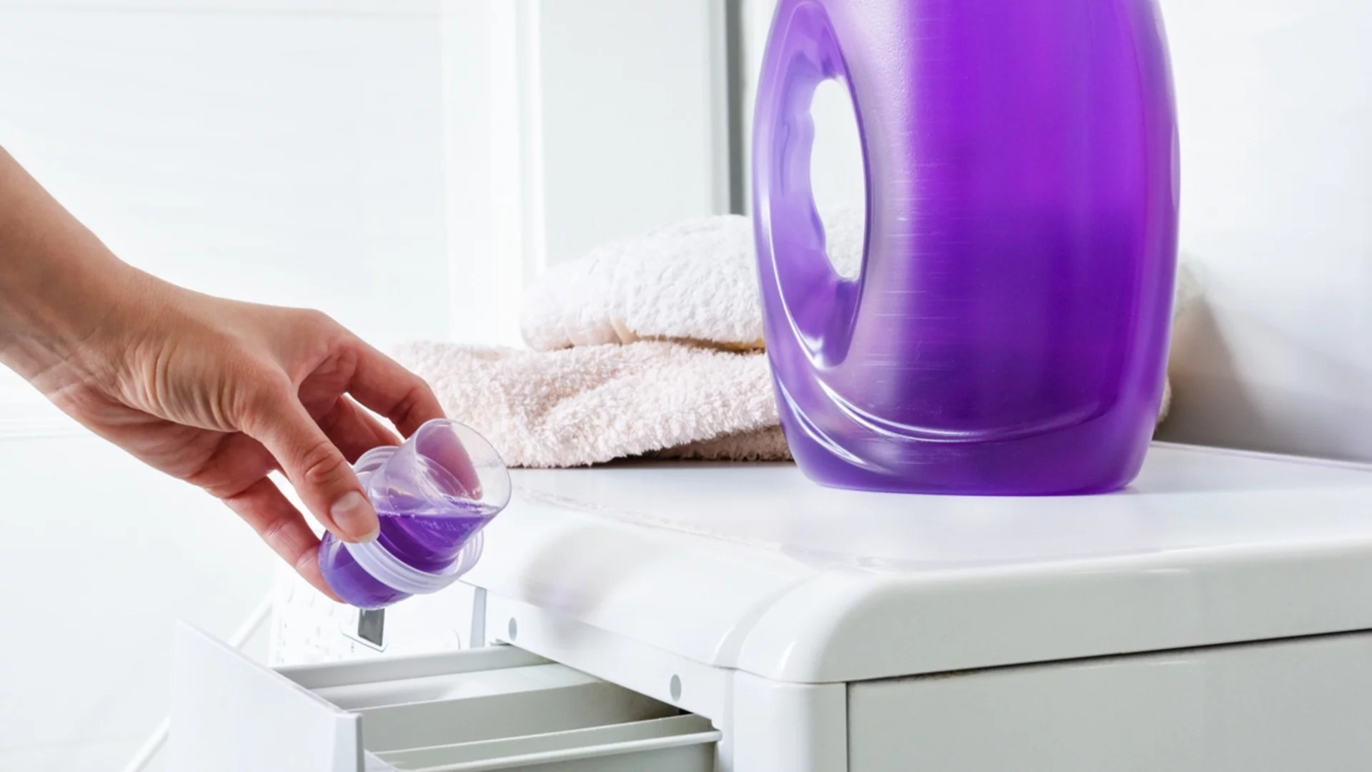 Кои са основните разлики между перилни препарати на прах и течни