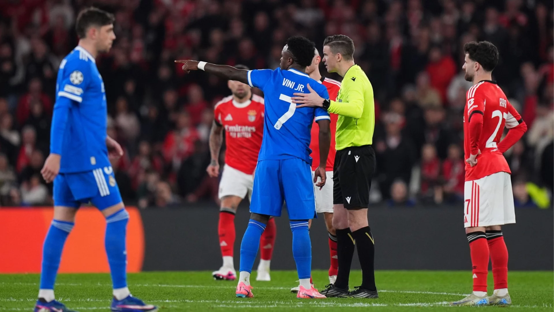 Специалист разкри какво е казал Винисиус по време на расисткия скандал