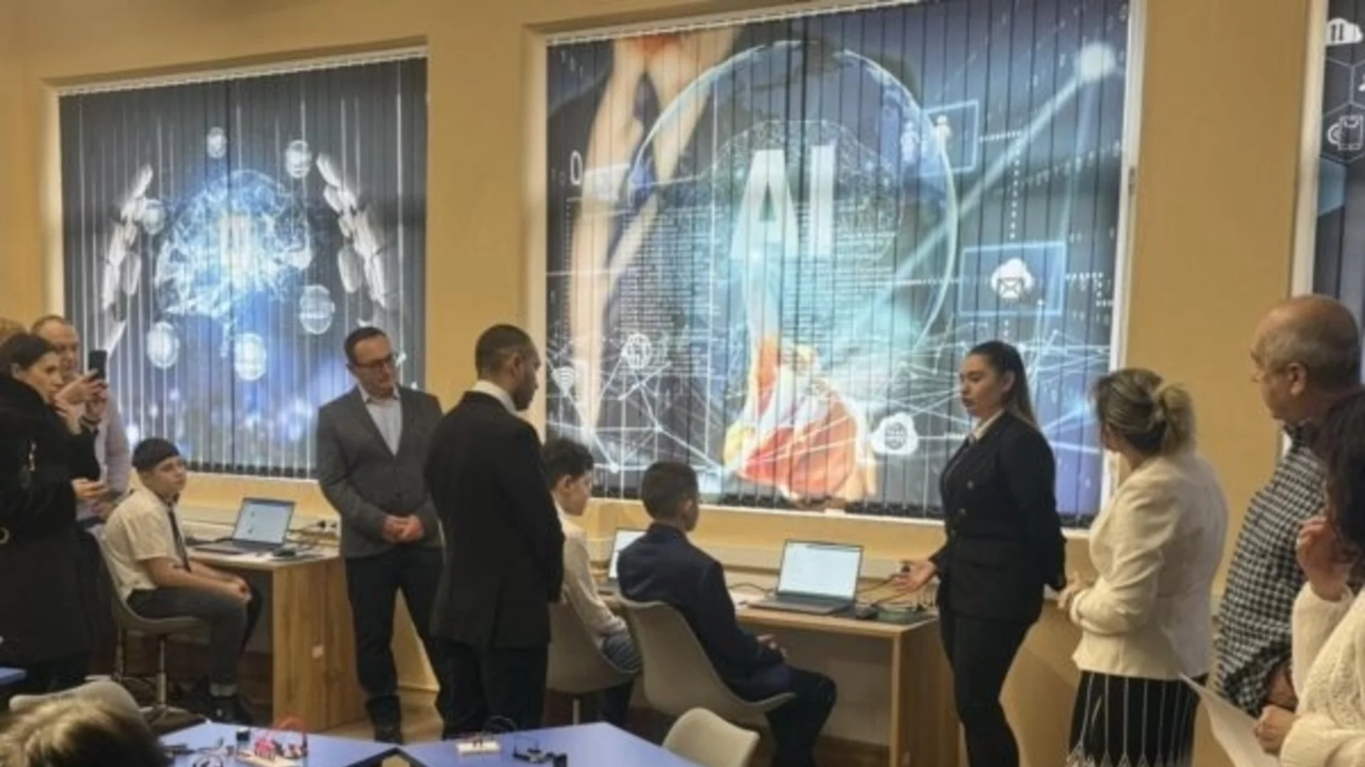 Гимназия в Плевен се сдоби с нов STEM център по математика, информатика и зелени технологии (СНИМКИ)