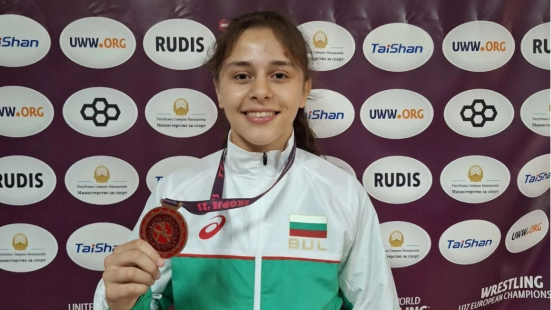 Млада българка спечели медал от силен турнир по борба в Швеция