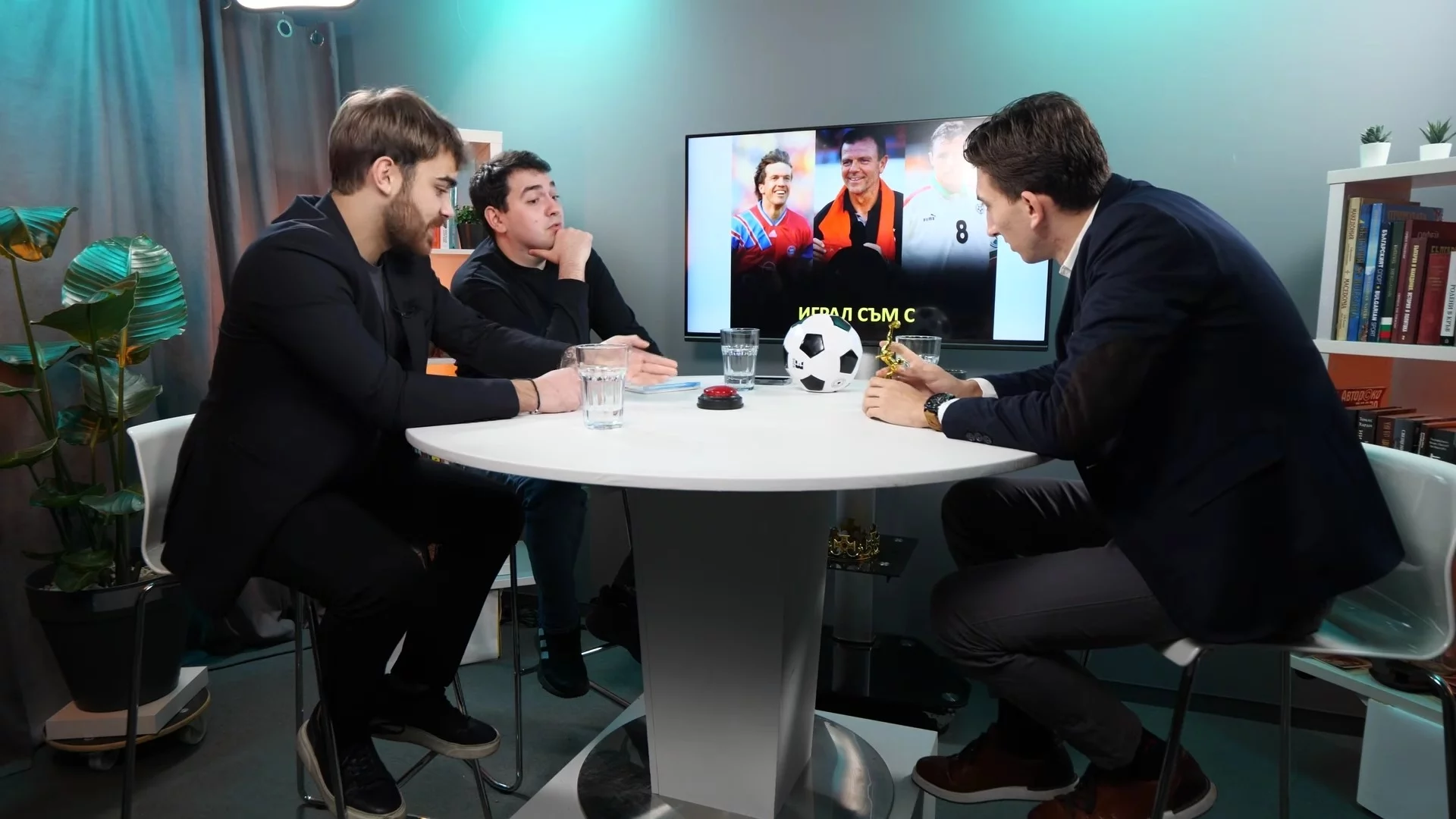 Спортни журналисти не могат да познаят национал от САЩ ’94: пълен ужас в играта „Кой съм аз“ (ВИДЕО)