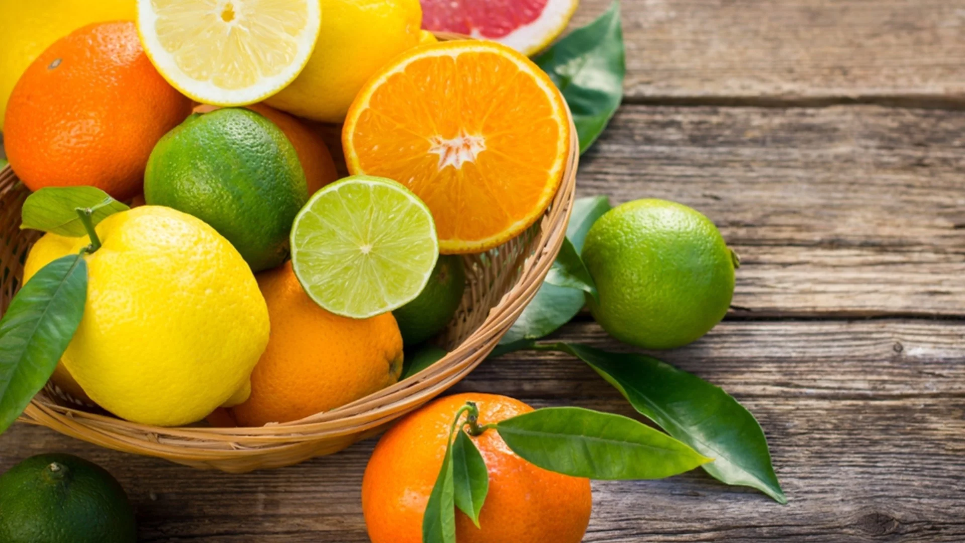 Как да миете цитрусовите плодове, така че да премахнете восъка и микробите