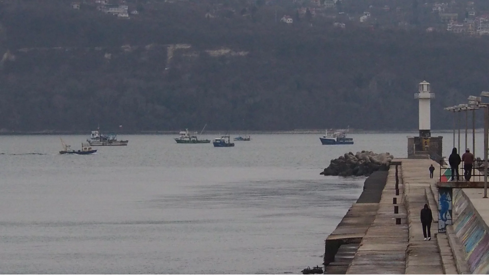 Намериха следи от изчезналия риболовен кораб край Маслен нос