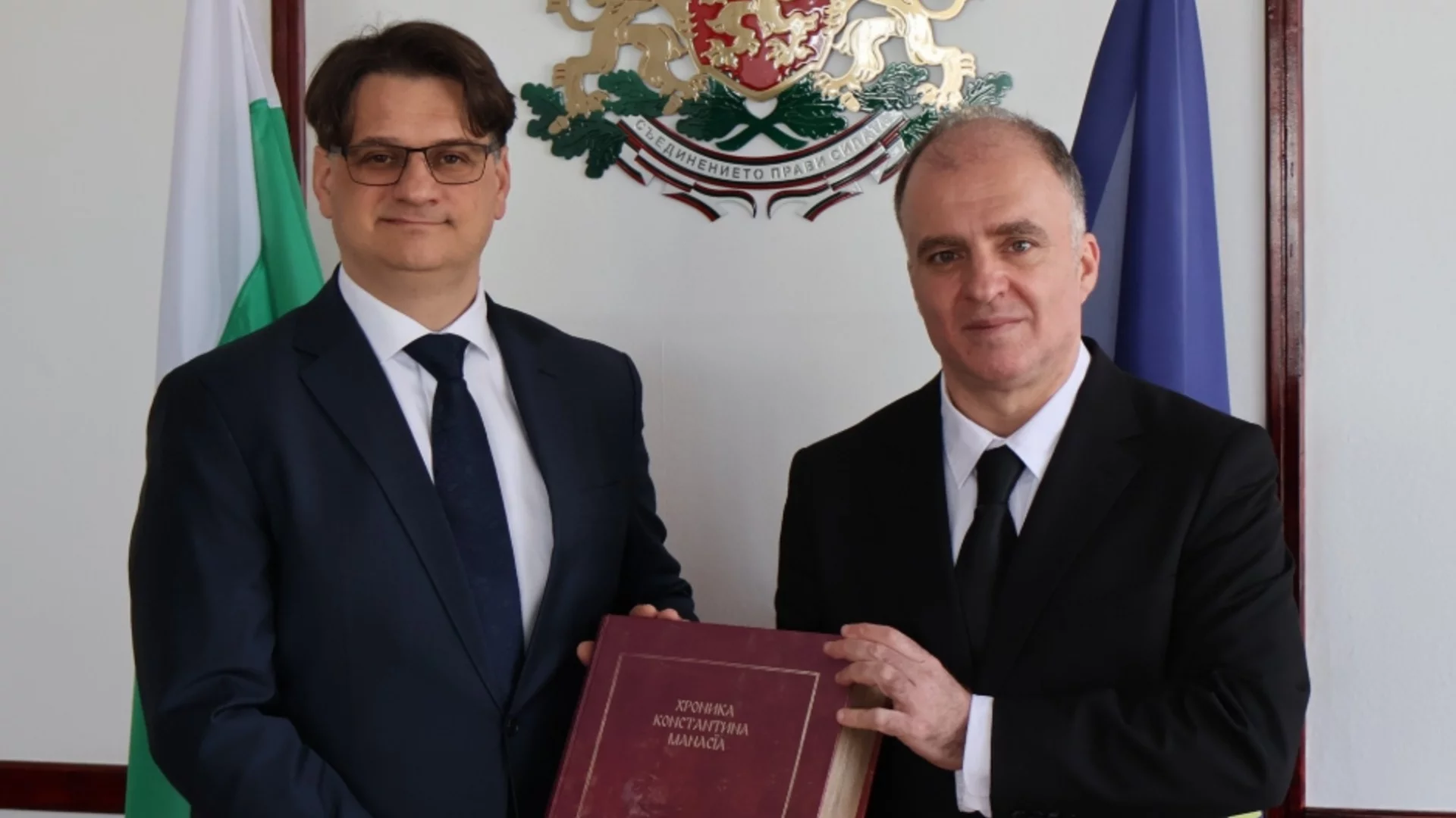 Чакат го "горещи картофи" в културата: Мариан Бачев предаде властта на Найден Тодоров