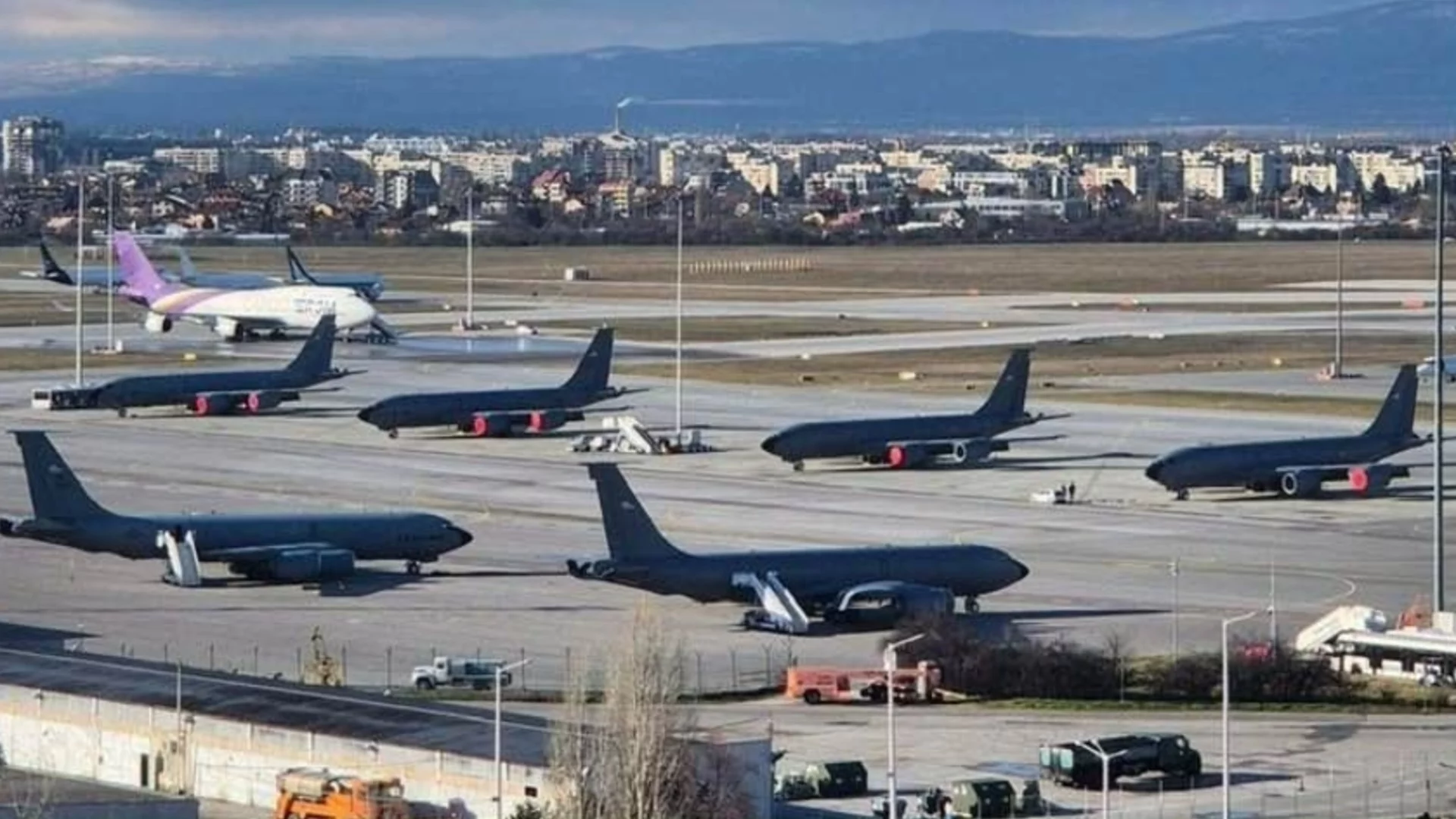 Военните самолети на САЩ на летище "Васил Левски": Официално обяснение