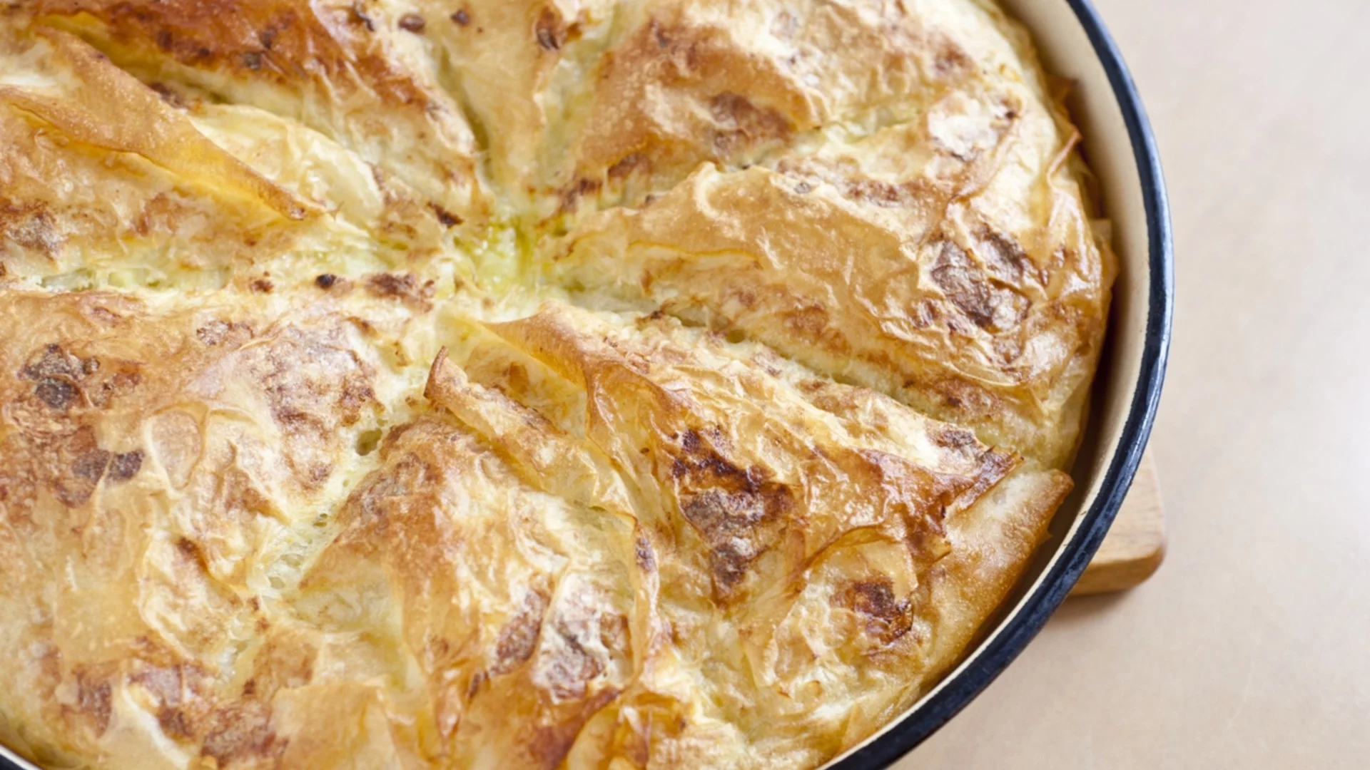 Традиционна рецепта за Сирни Заговезни – пухкава класическа баница