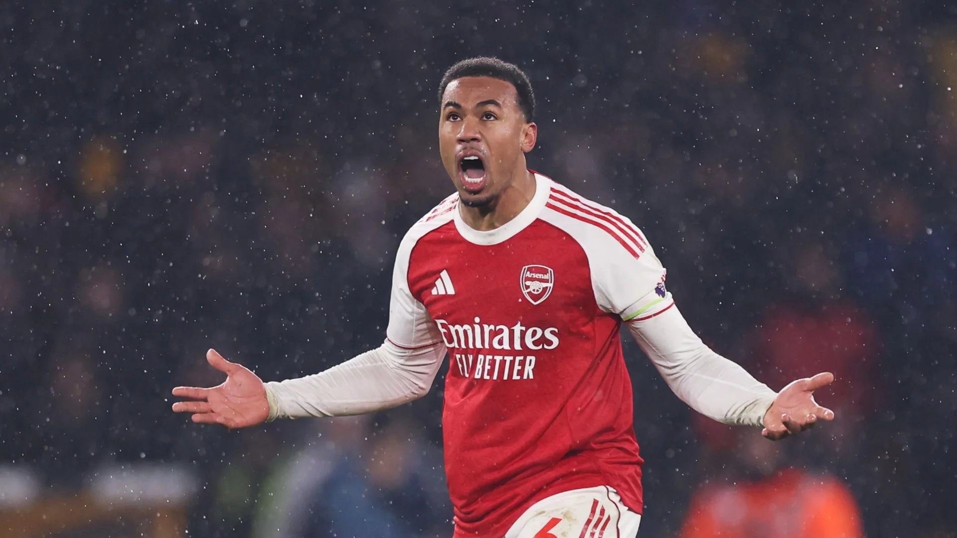 Арсенал катастрофира срещу последния с комичен автогол, фурорът на сезона спъна Милан в Серия А