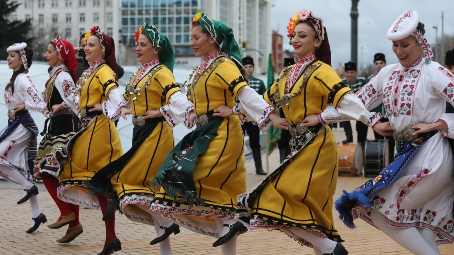 Утре Овен, Риби + още 2 зодии ще се хванат на хорото на ядовете