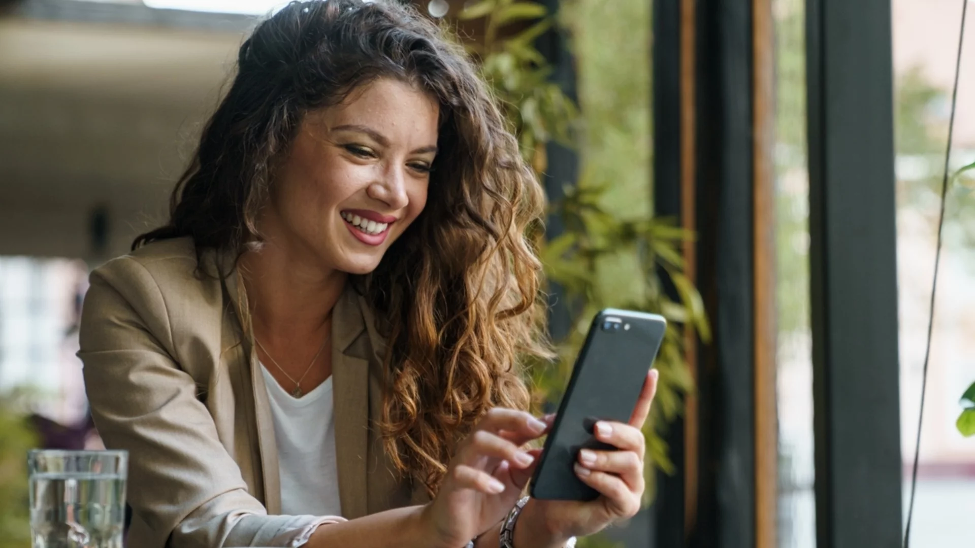 Тези зодии получават съобщение през март 2026, което ще промени живота им 