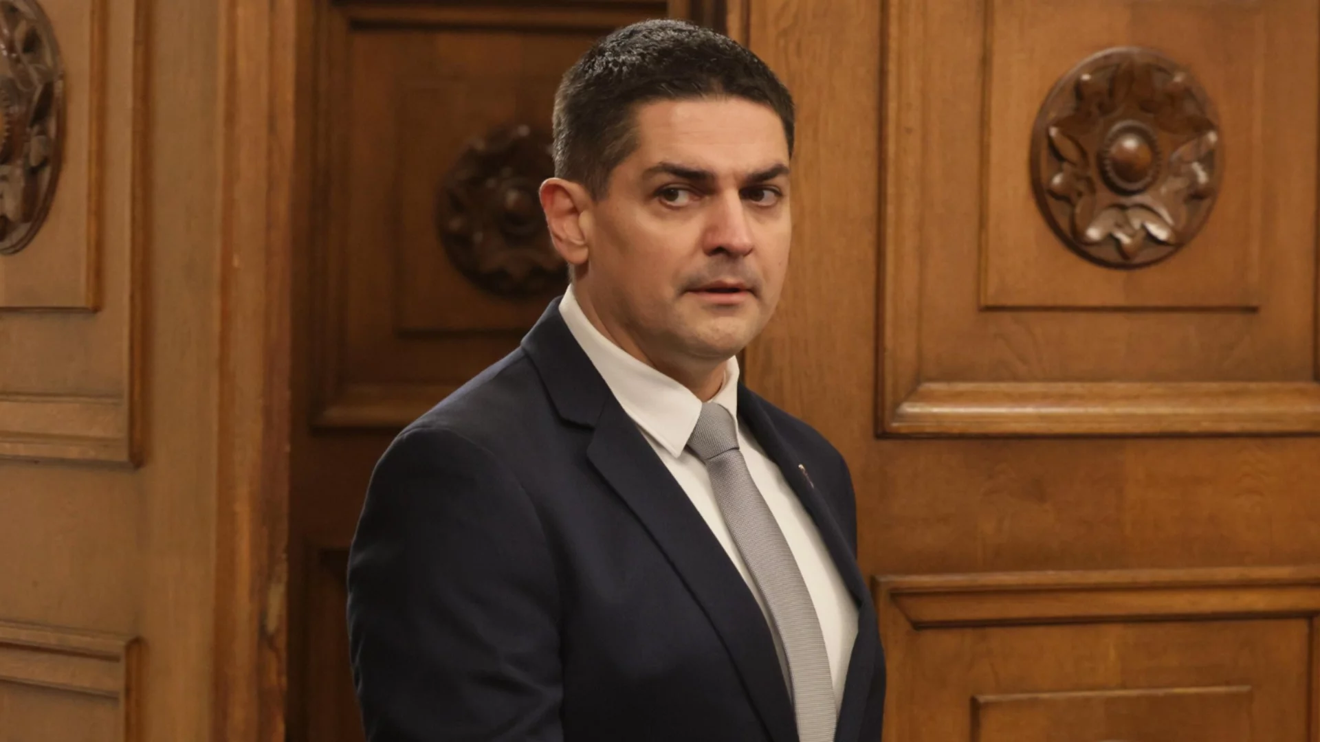 Радостин Василев: Гюров тръгва с фалстарт