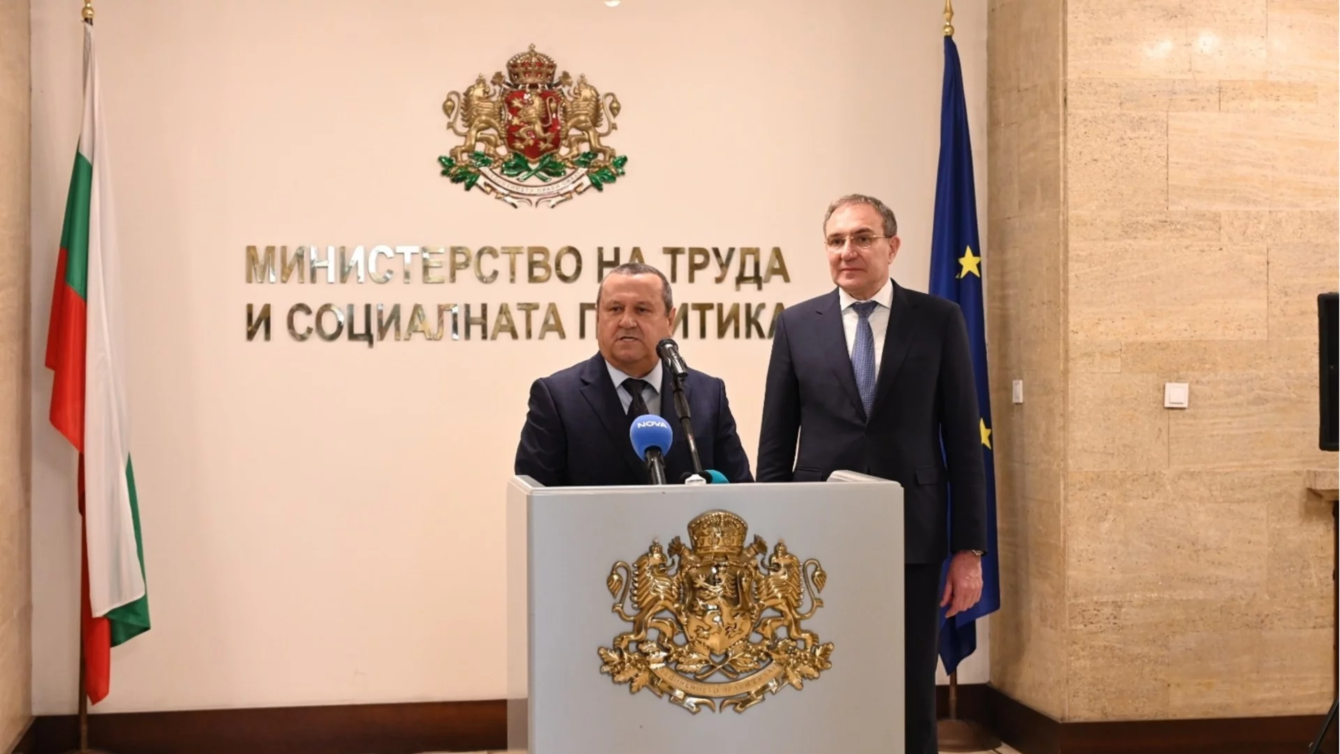 Министър Адемов обеща социалните помощи да не се използват с предизборни цели