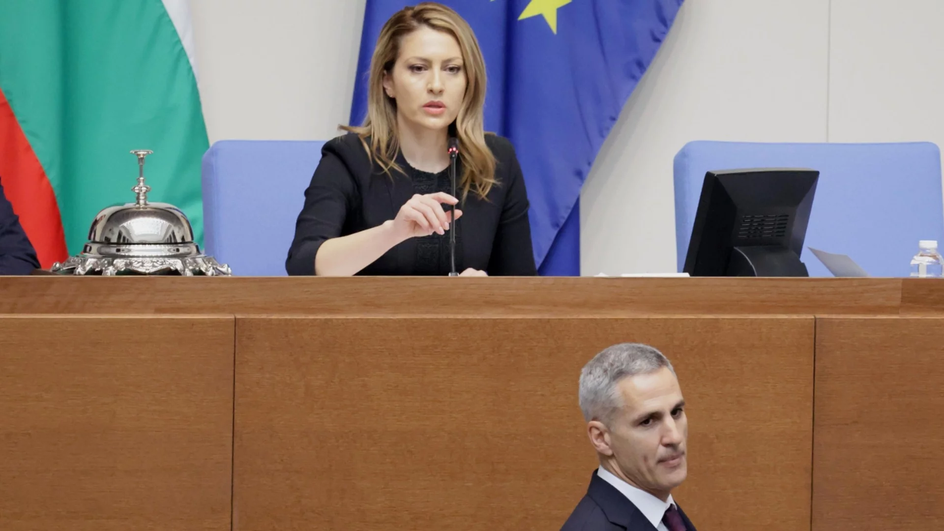 Могат ли да четат? ИТН и ГЕРБ се заядоха дали Гюров е законен премиер (ВИДЕА)