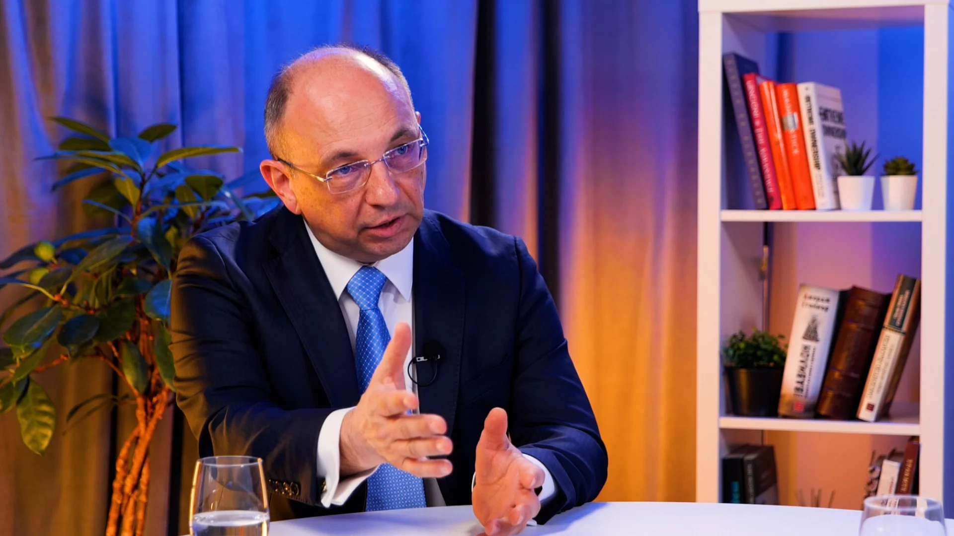 Както работи парламентът накрая, ще се превърне в сватбарски бюджет