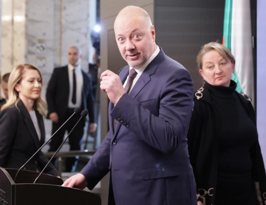 Саботаж? Желязков е освободил всички зам.-министри минути преди клетвата на Гюров