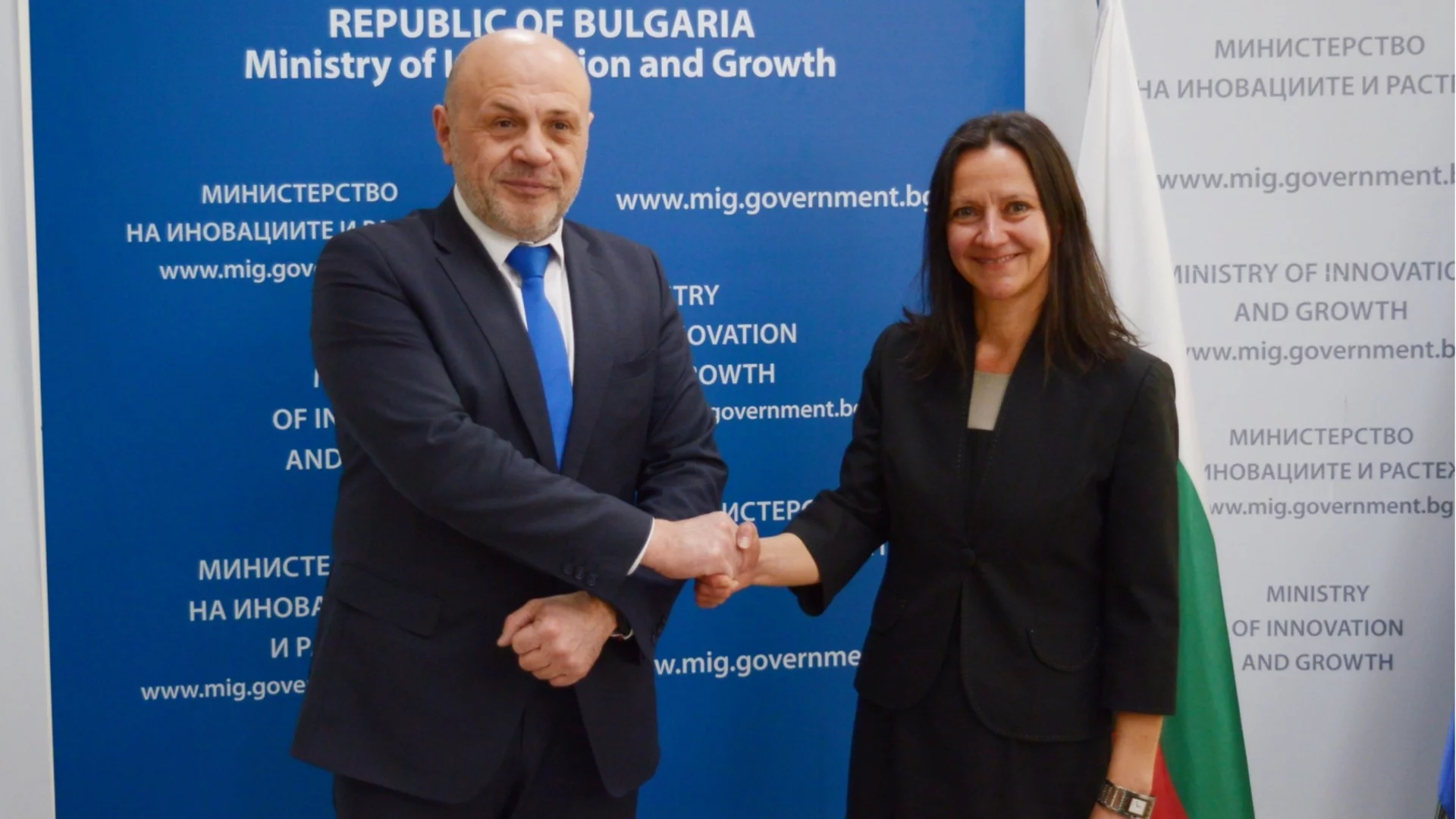 С иновации към растеж: Ирена Младенова прие поста от Томислав Дончев