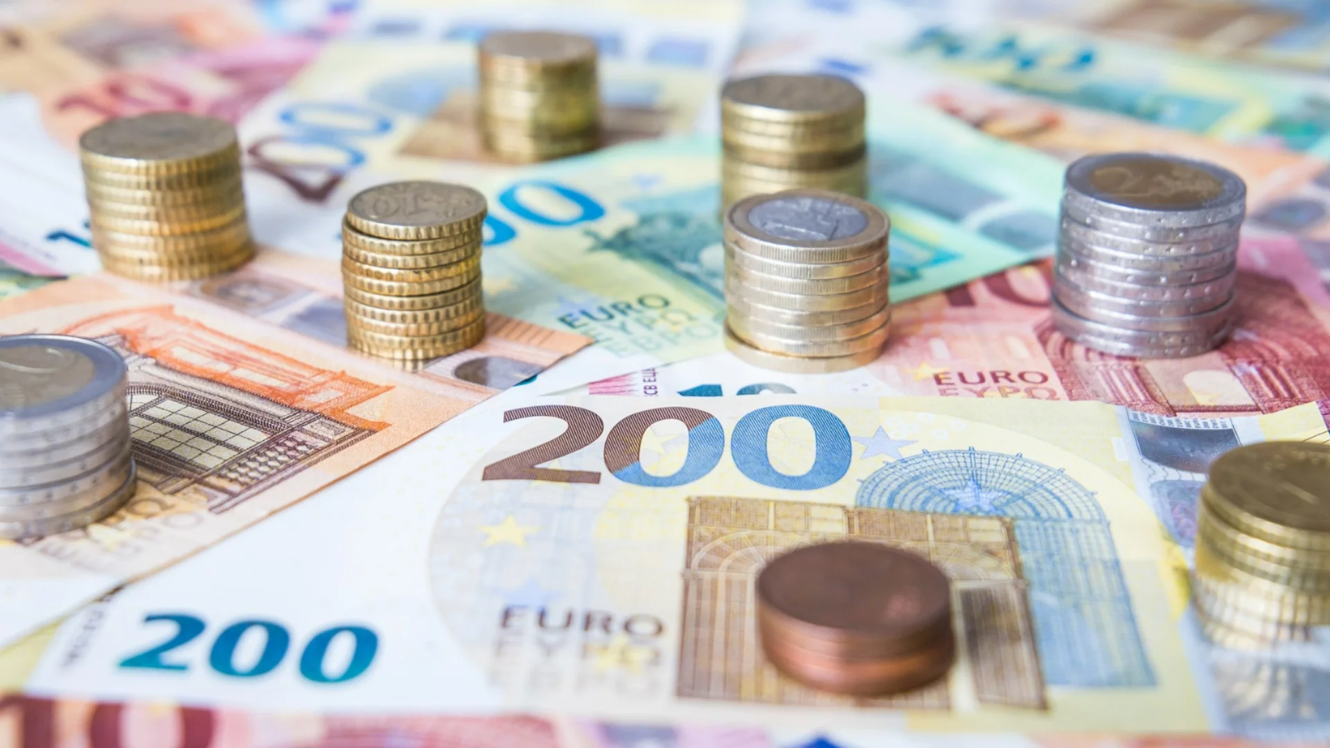 България е влязла в еврозоната с рекорден дефицит по текущата сметка