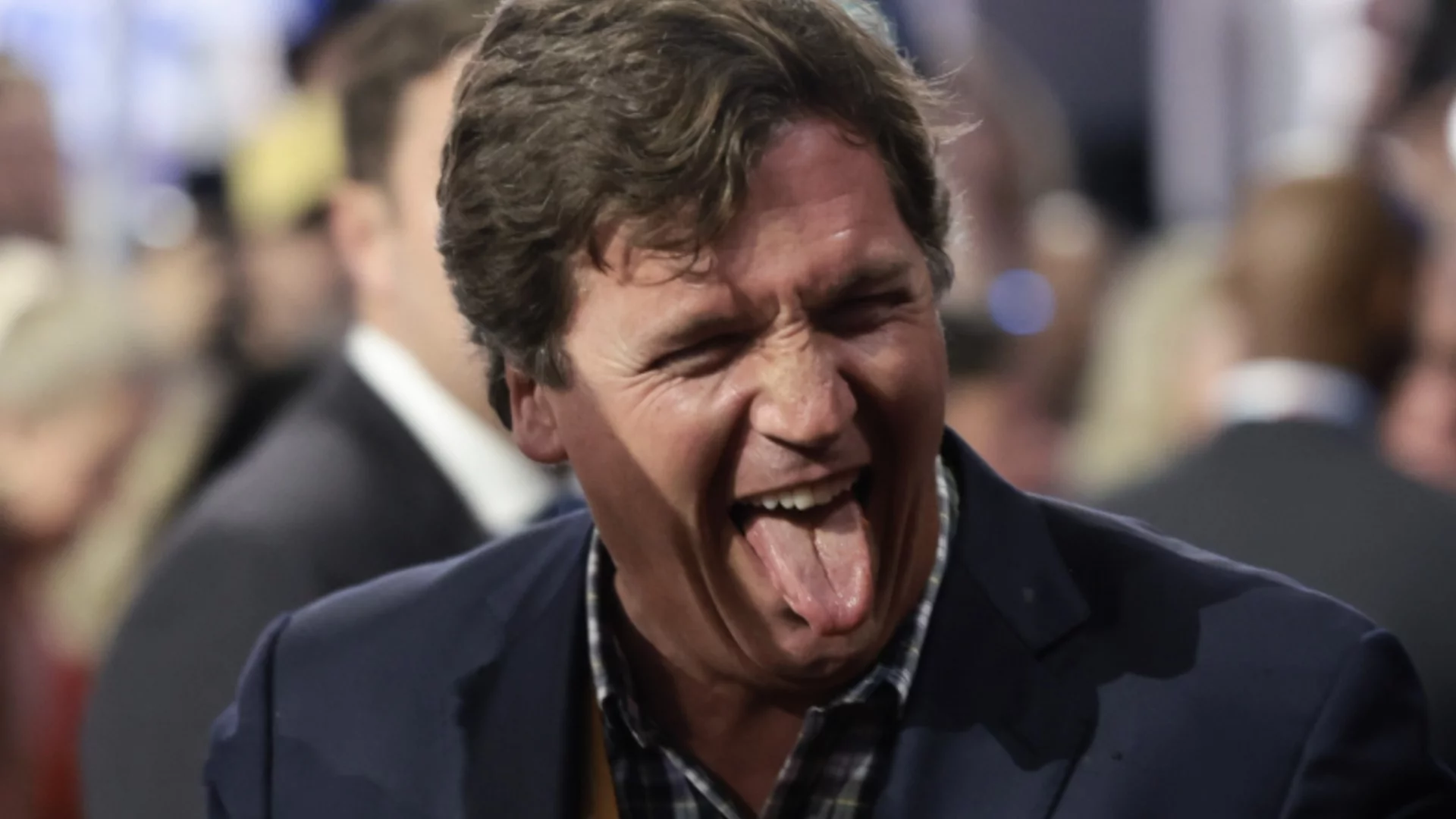 Интервюиралият Путин Тъкър Карлсън се изкара жертва в Израел: Посолството на САЩ със звучен шамар