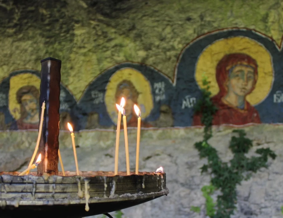 21 февруари в историята: Борбата за българската църква продължава, в  Цариград е свикан църковен събор 