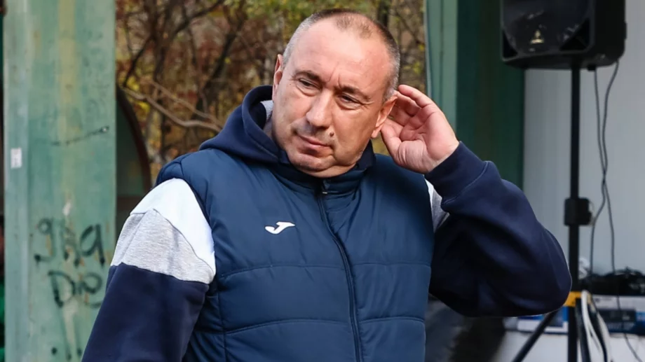 Дойде с надежди, тръгна си безславно: Най-големият трансферен провал на Станимир Стоилов в Левски