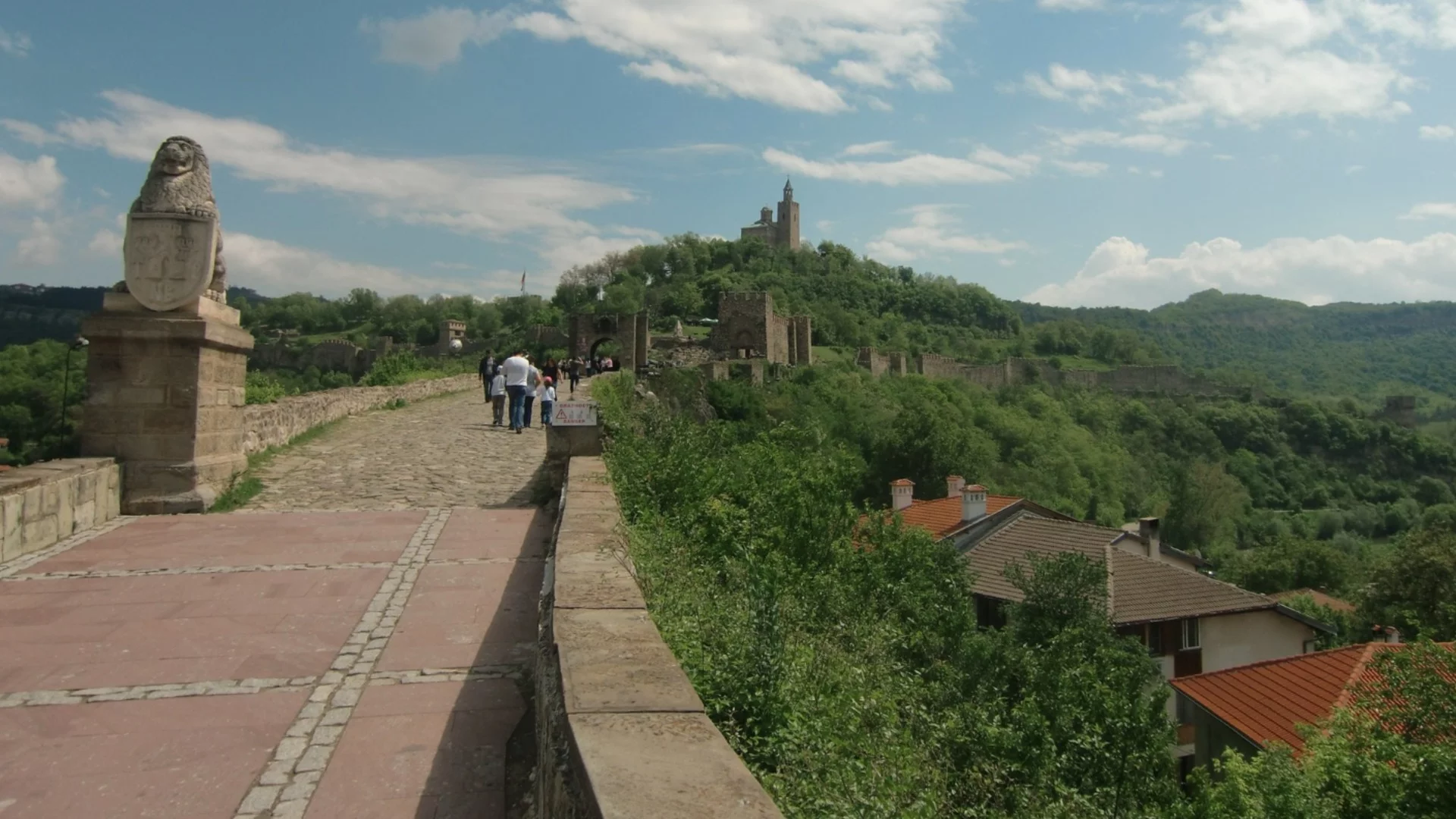Паметник на културата в опасност: Хълмът "Трапезица" може да се срути