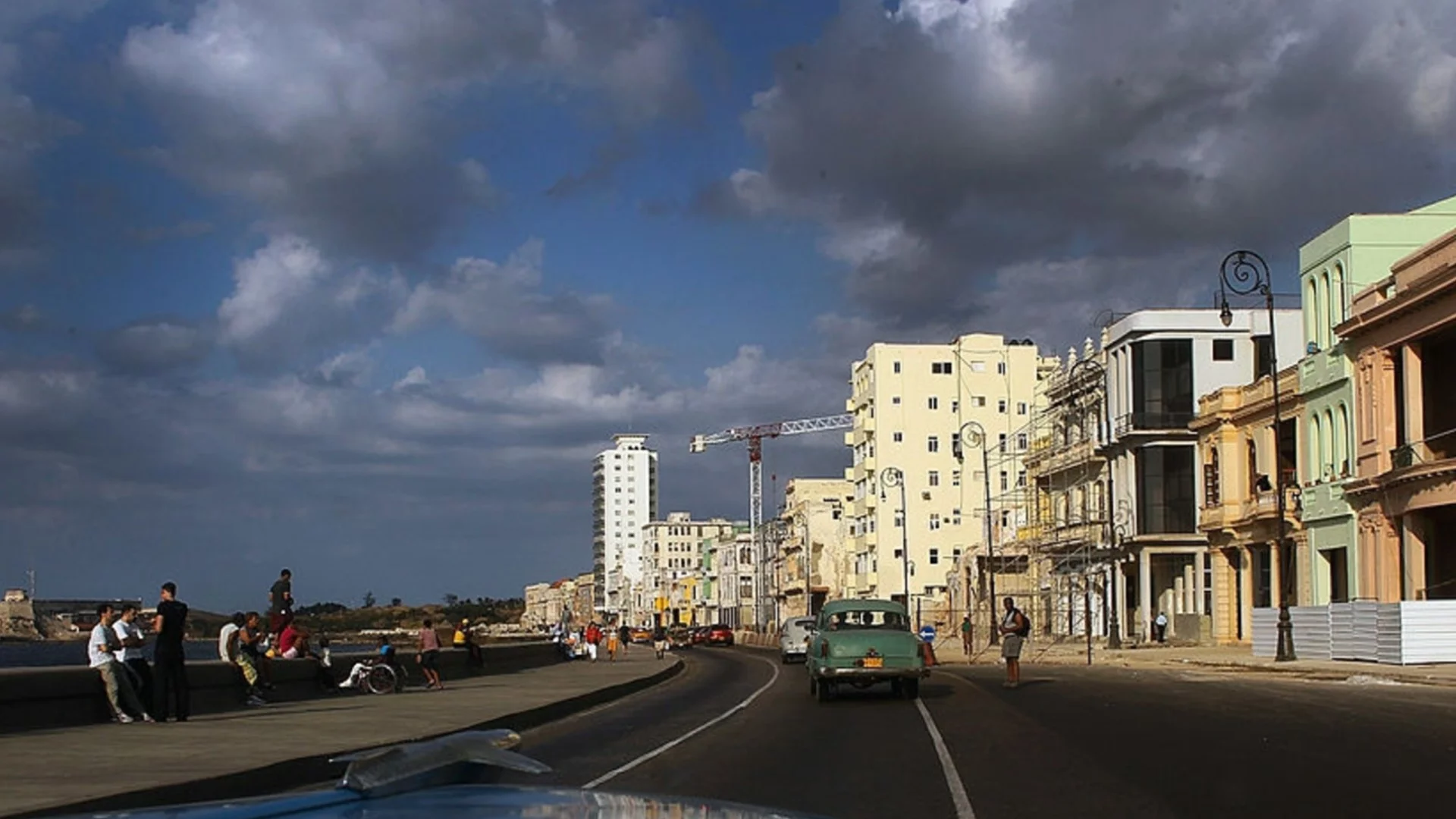 Куба за първи път разреши внос на гориво от частни компании