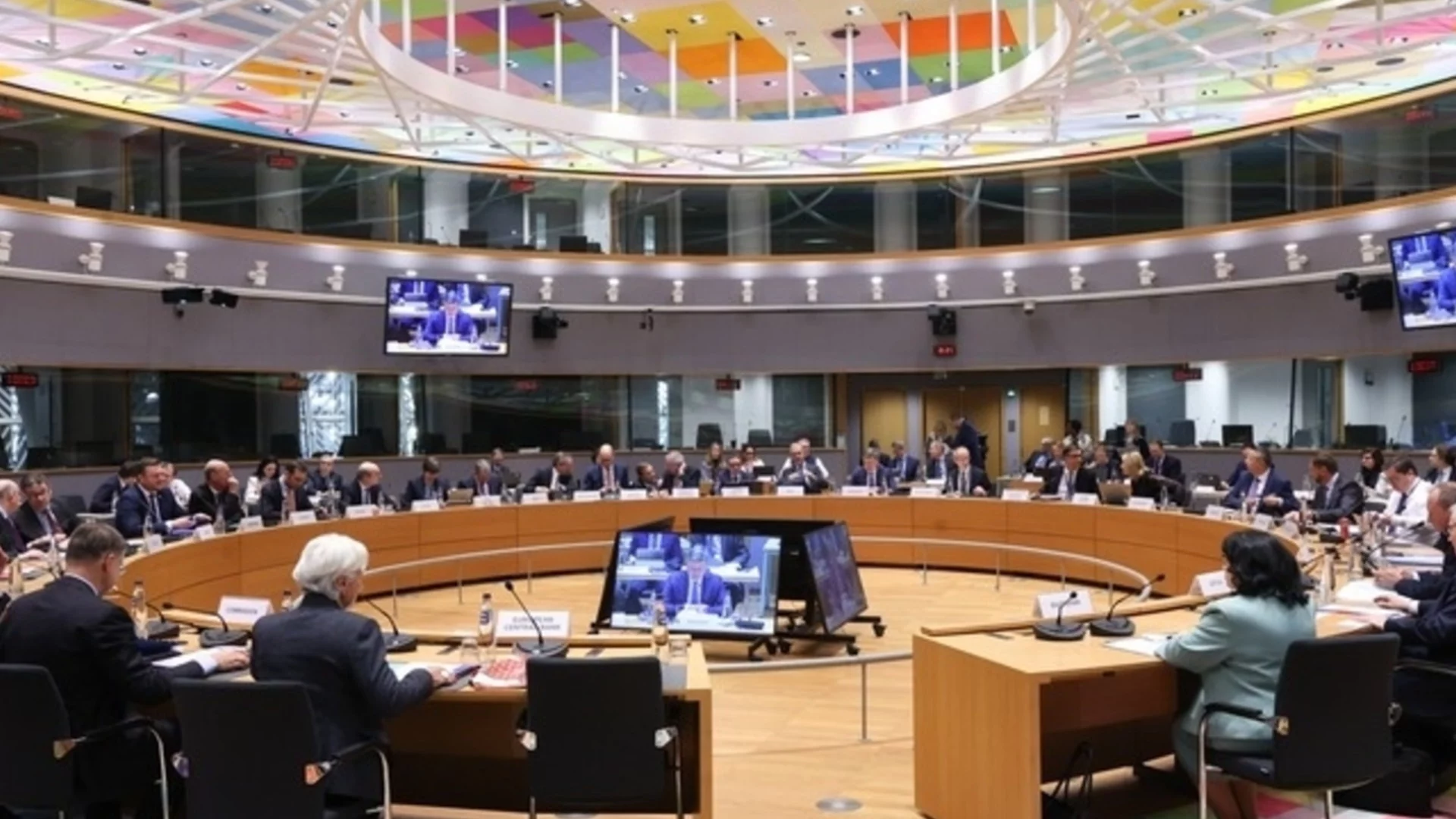 Наша съседка призова за защита на международната роля на еврото: Има ли връзка с България