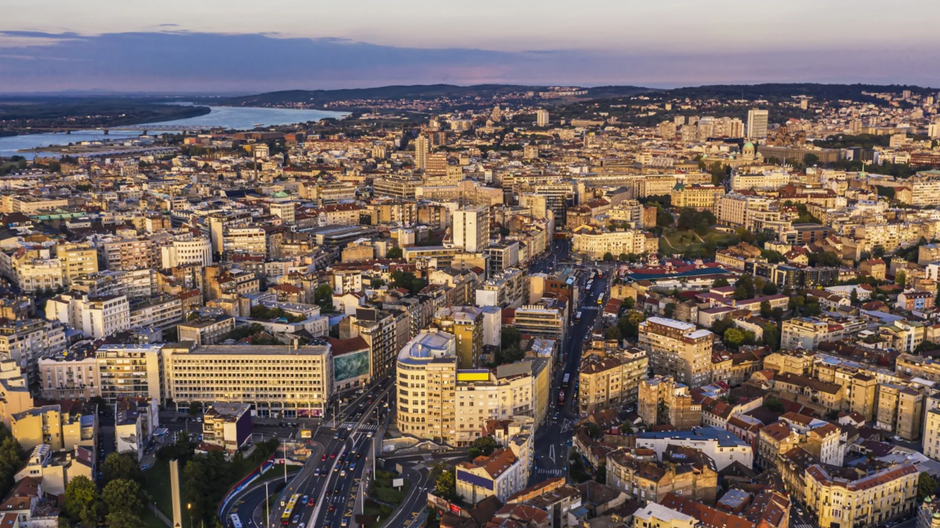 Смрад в продължение на дни: Ето какво откриха в сграда в сръбската столица