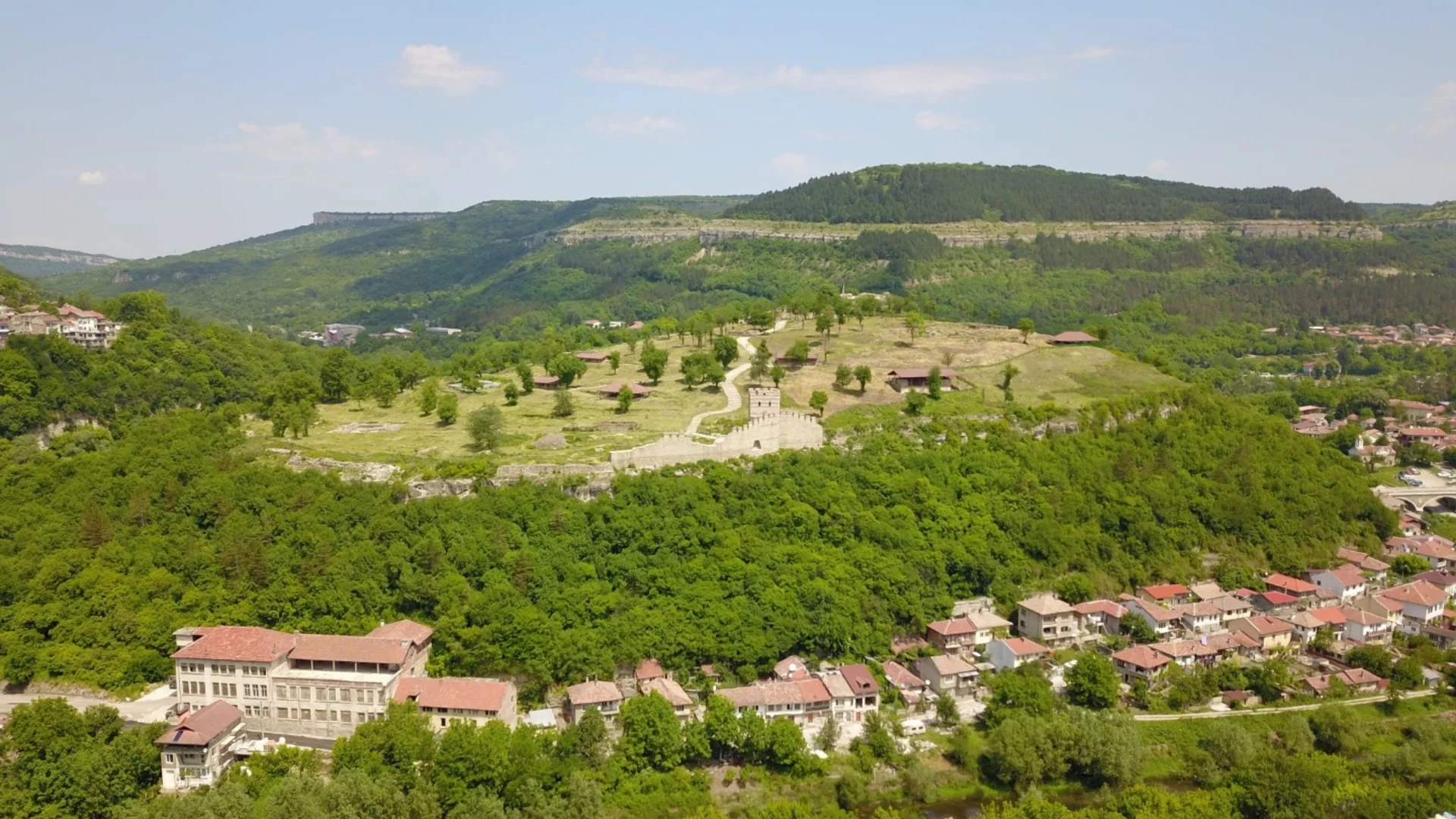 Паметник на културата в опасност: Хълмът "Трапезица" може да се срути