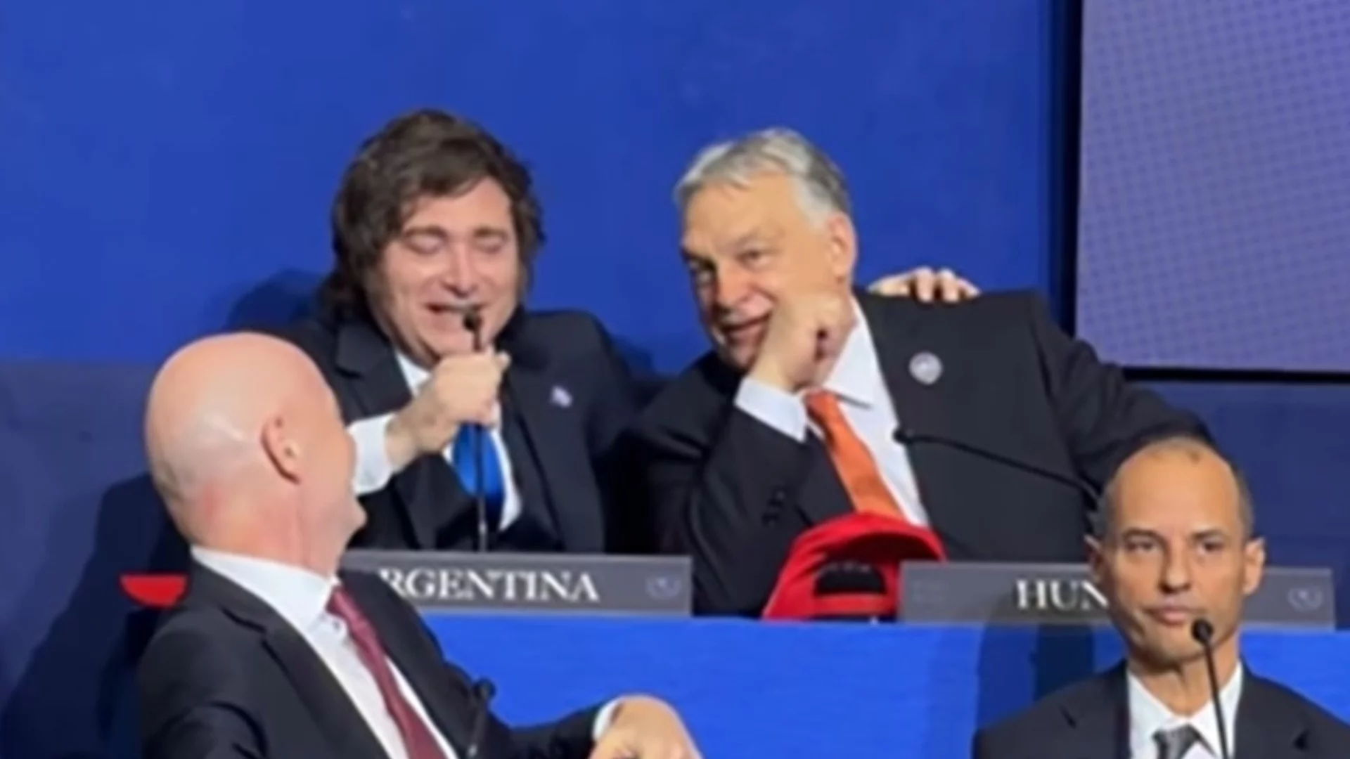 На Съвета за мир: Аржентинският президент пял хит на Елвис (ВИДЕО)