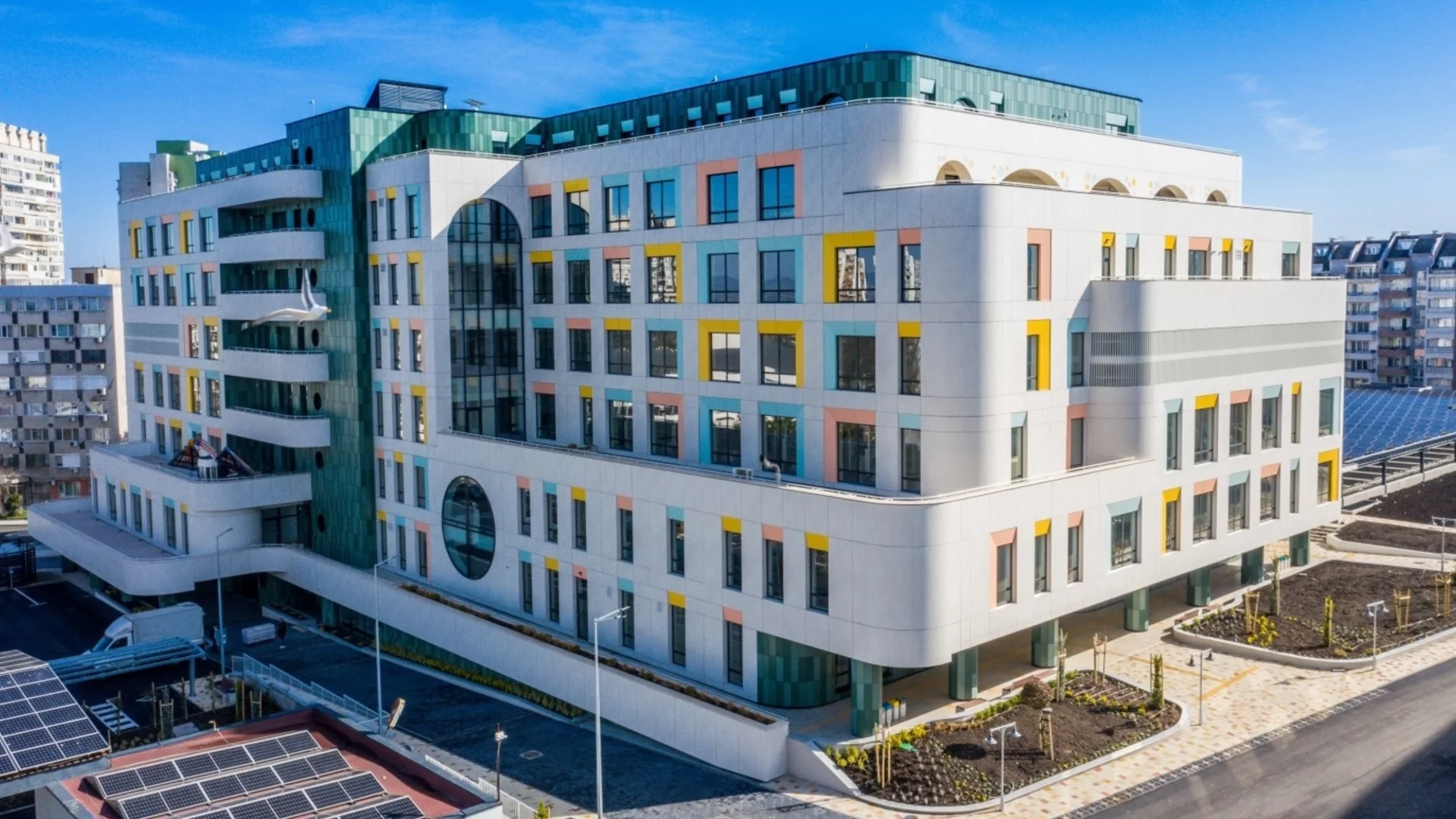 Напусналият директор на педиатрията сред кандидатите за управител на Детската болница в Бургас