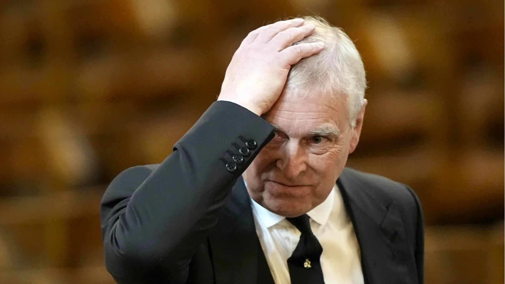 Принц Андрю може да бъде лишен и от правото да стане крал