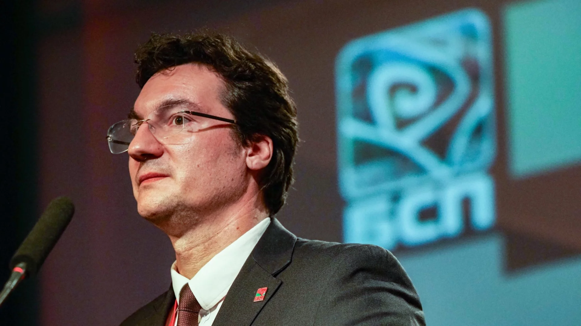 Зарков уверява: Успяваме да удържим кадрите на БСП, тръгнали към Радев