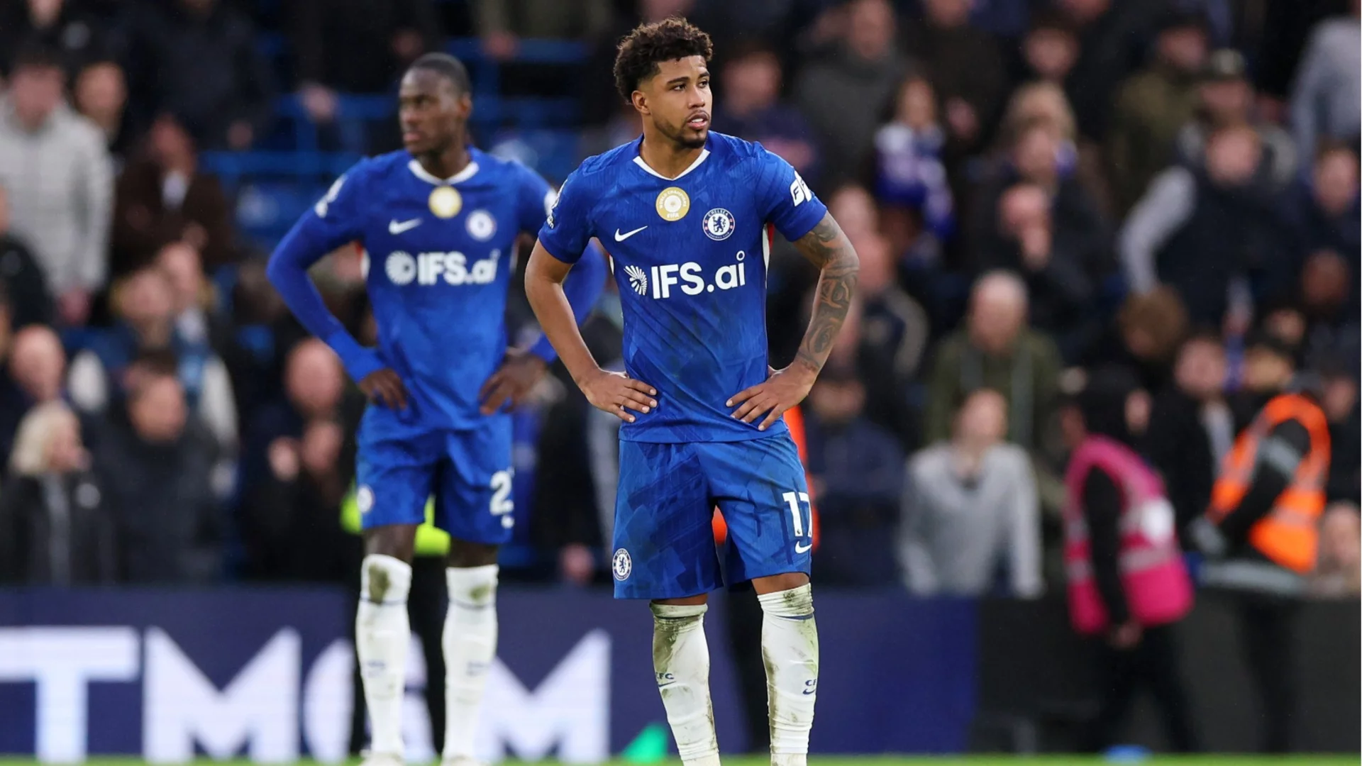 Грешките на отборите в топ 4 на Висшата лига продължават! Два от отборите "поканиха" Юнайтед и Ливърпул в битката