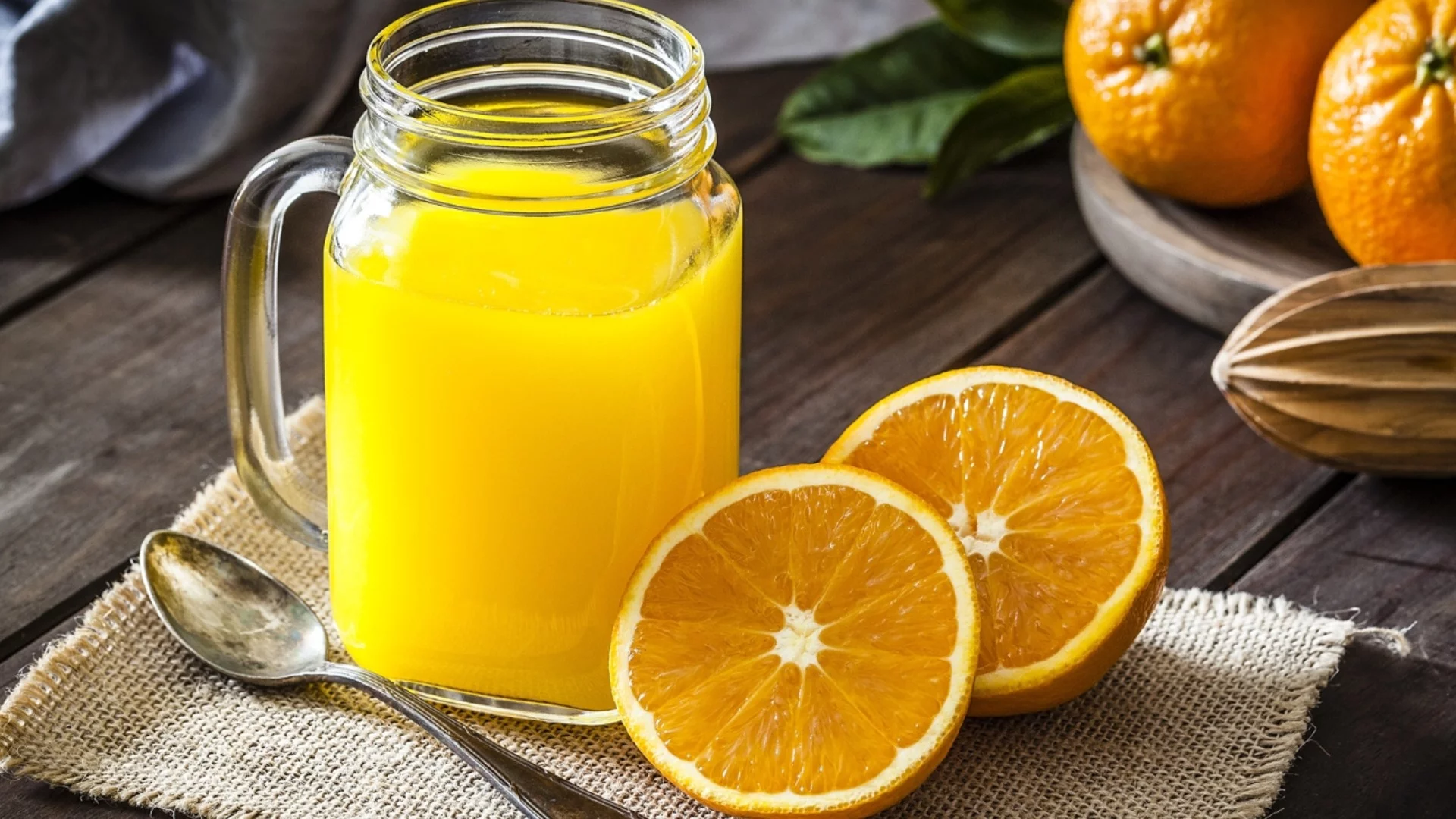 Сок, който лекарите препоръчват при висок холестерол – резултати само за 2 седмици!