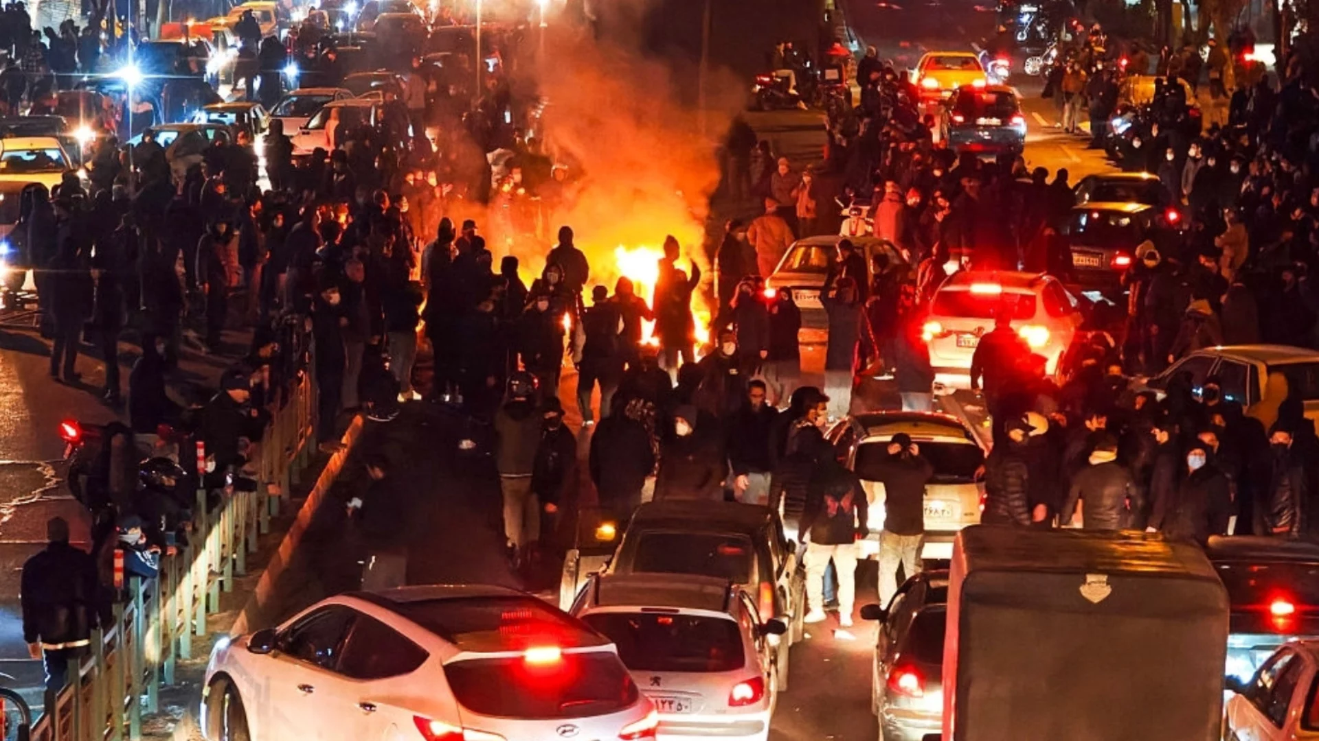 Иранските студенти отново се вдигнаха срещу аятолаха, Русия ще достави на Иран 500 преносими ракетни комплекса (ВИДЕО)