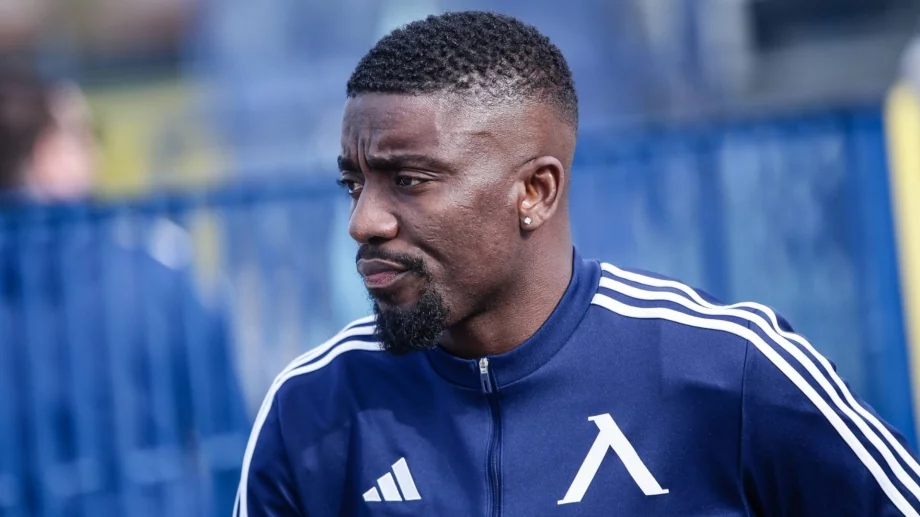 Маха се през лятото, но къде отива след това: Вариантите пред Карлос Охене