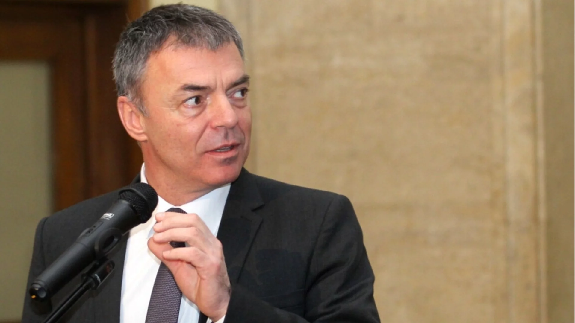 След среща с министъра: Протестът пред Студентския дом се отменя