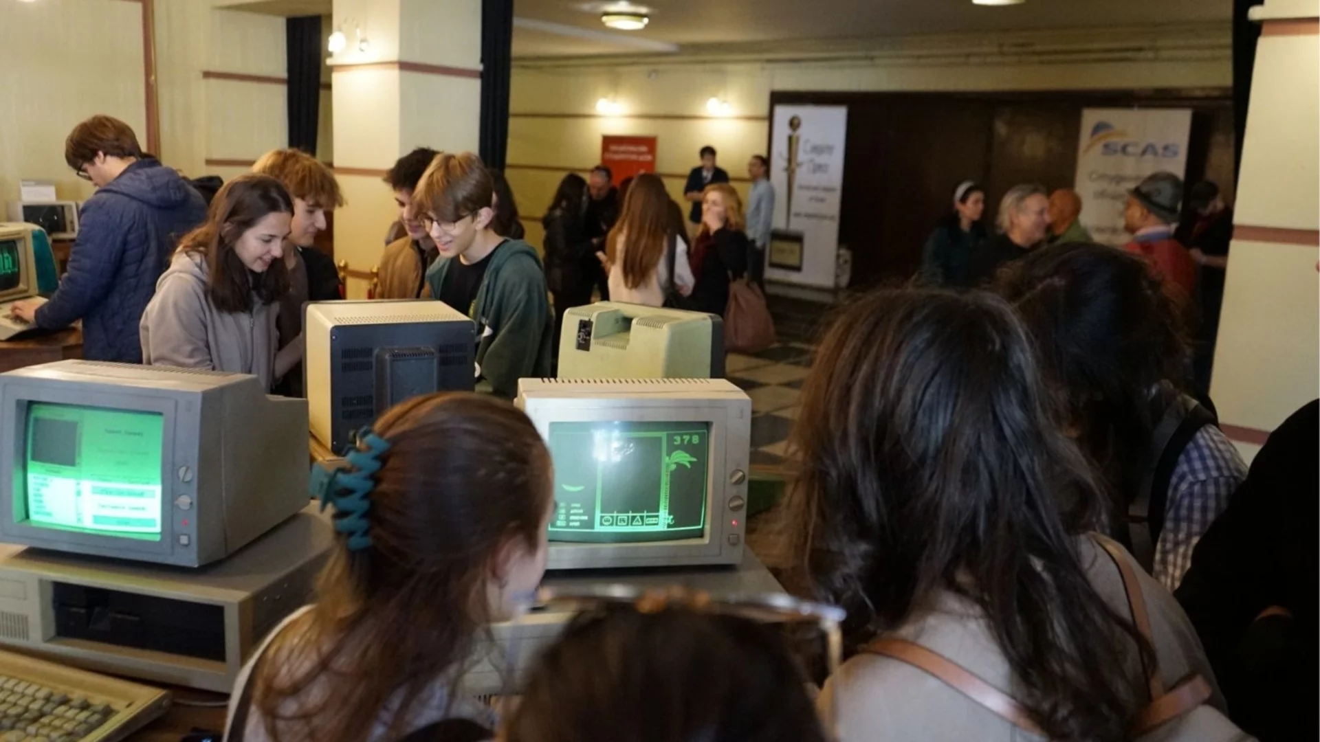 Протест пред студентския дом заради спор около сградата