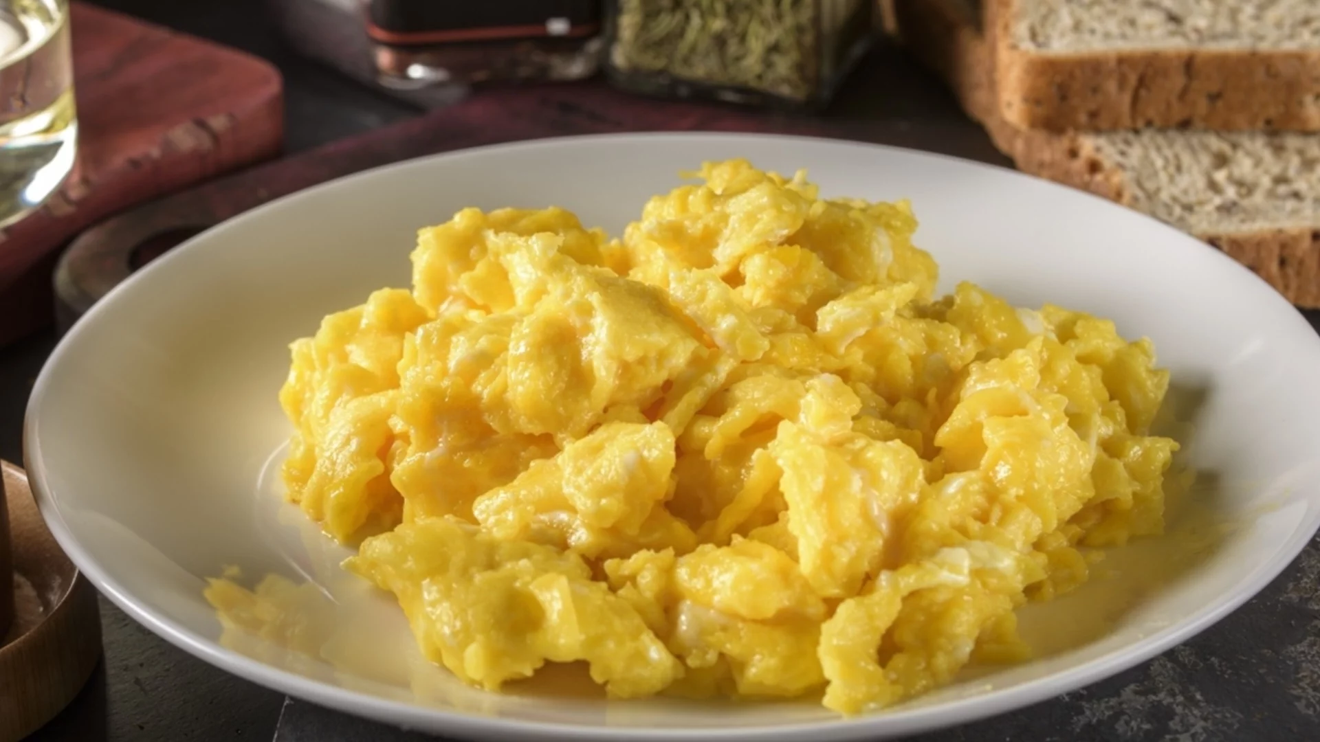 Тайната съставка за пържени яйца: Добавете я и вкусът им ще бъде перфектен