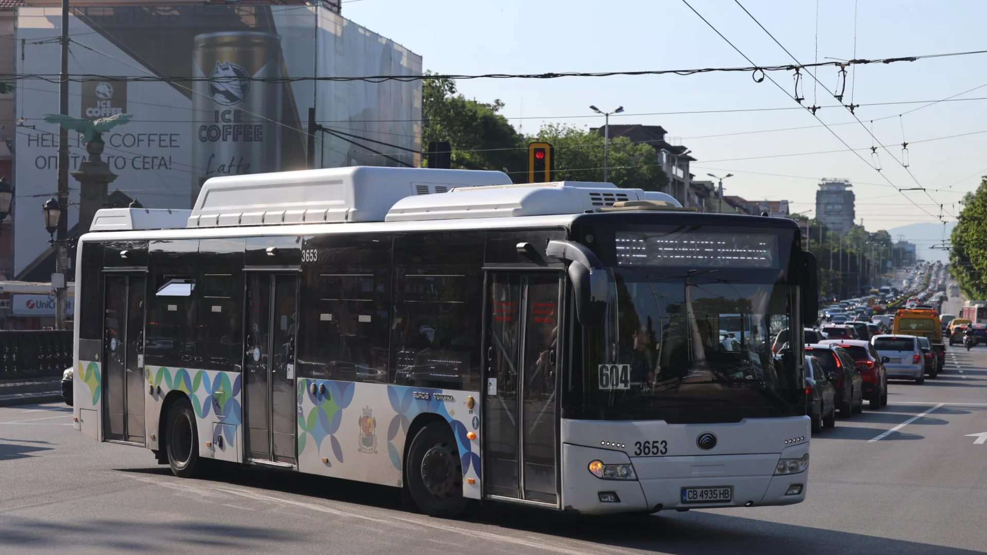 Стотици автобуси за София - стари, нови и "уникални" договори за без пари