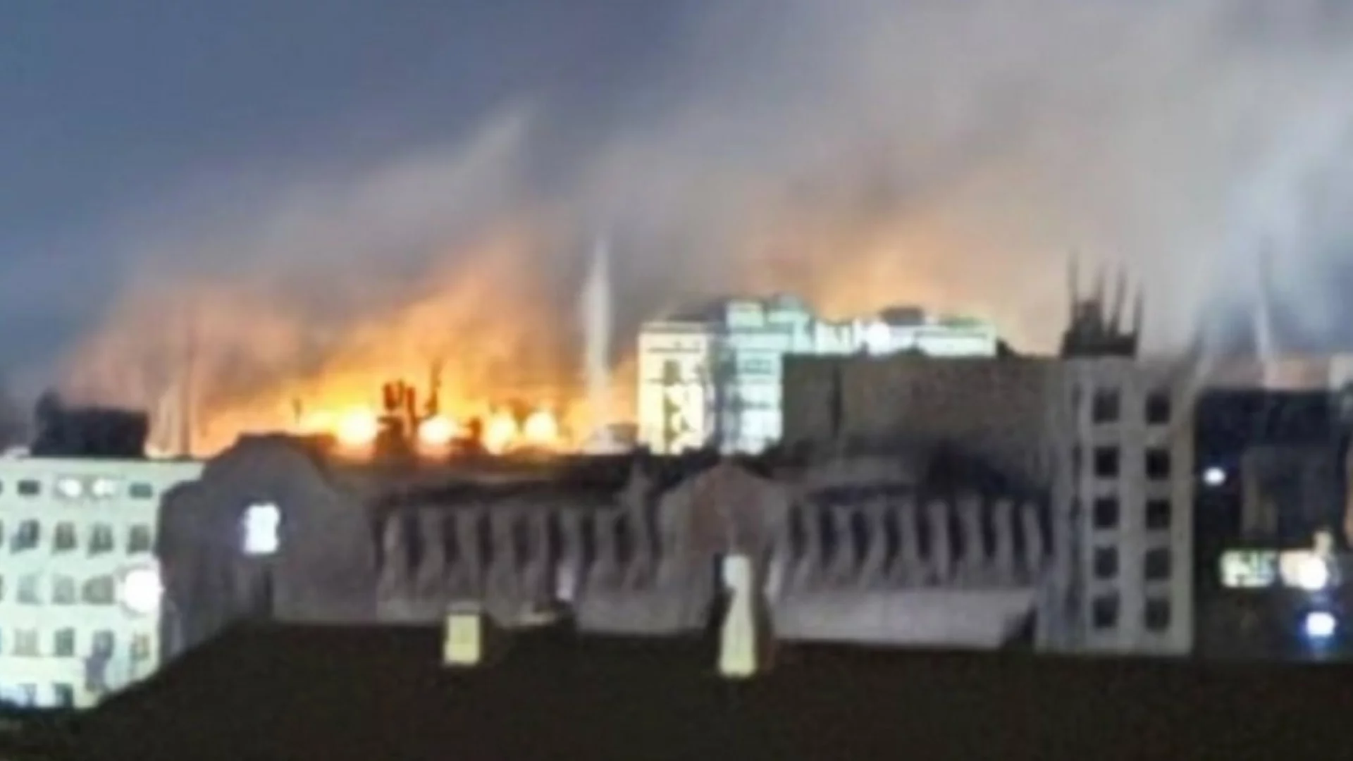 Голяма руска помпена станция, влияеща на "Дружба", е в пламъци след украинска атака. Белгород пак е без ток (ВИДЕО)