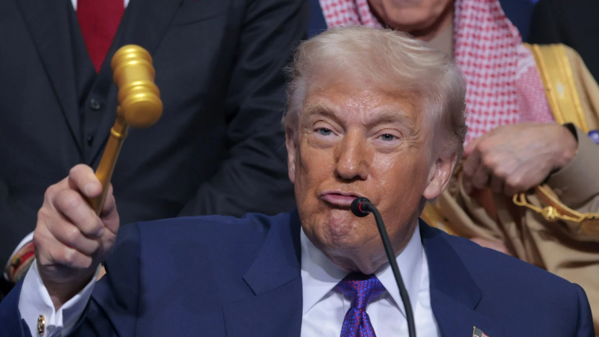 Вместо отменените от Върховния съд: Тръмп заплаши да наложи други мита