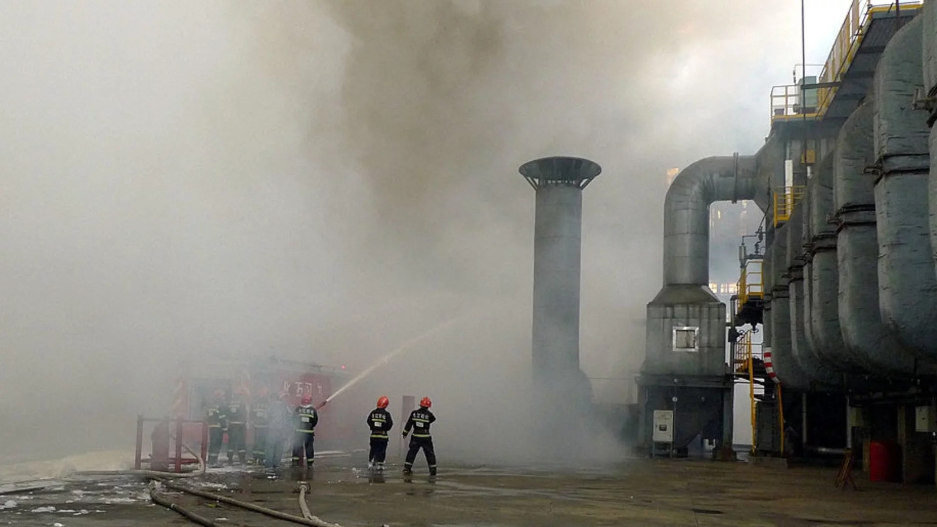 Голяма руска помпена станция, влияеща на "Дружба", е в пламъци след украинска атака (ВИДЕО)