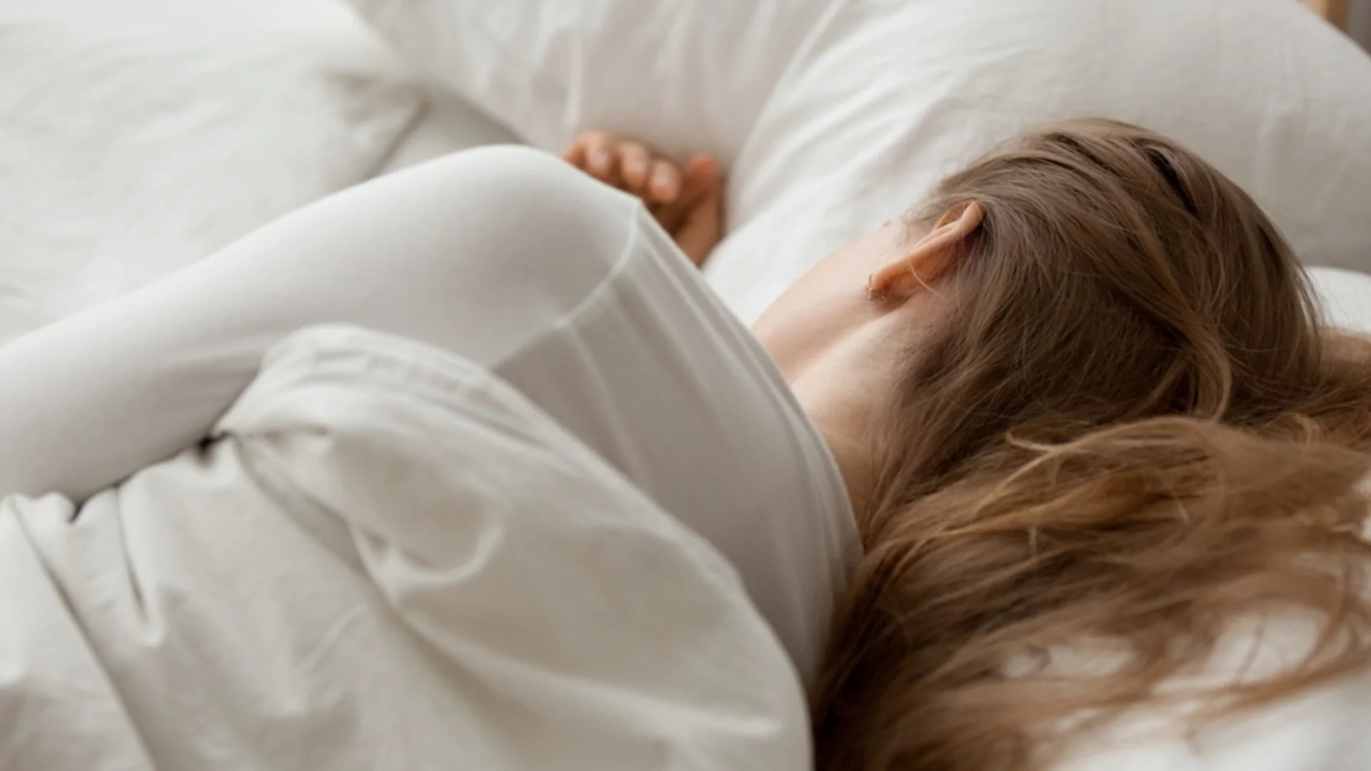 Защо не трябва да спите с глава към вратата