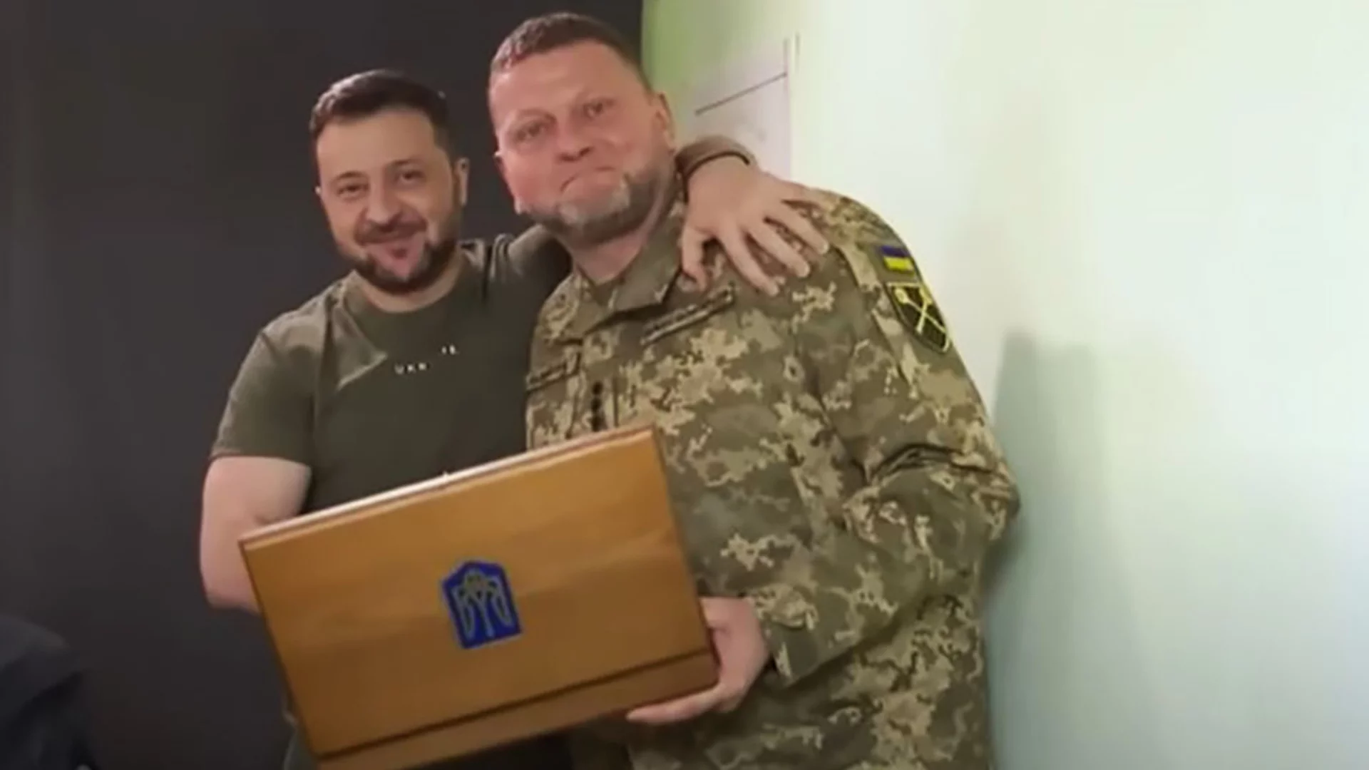 Залужни срещу Зеленски за президент на Украйна: Генералът отговори (ВИДЕО)